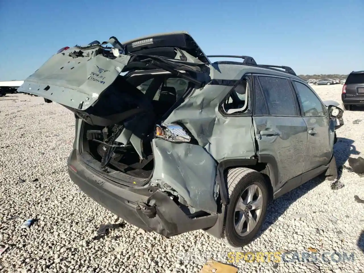 4 Photograph of a damaged car 4T3R6RFV5MU029167 TOYOTA RAV4 2021