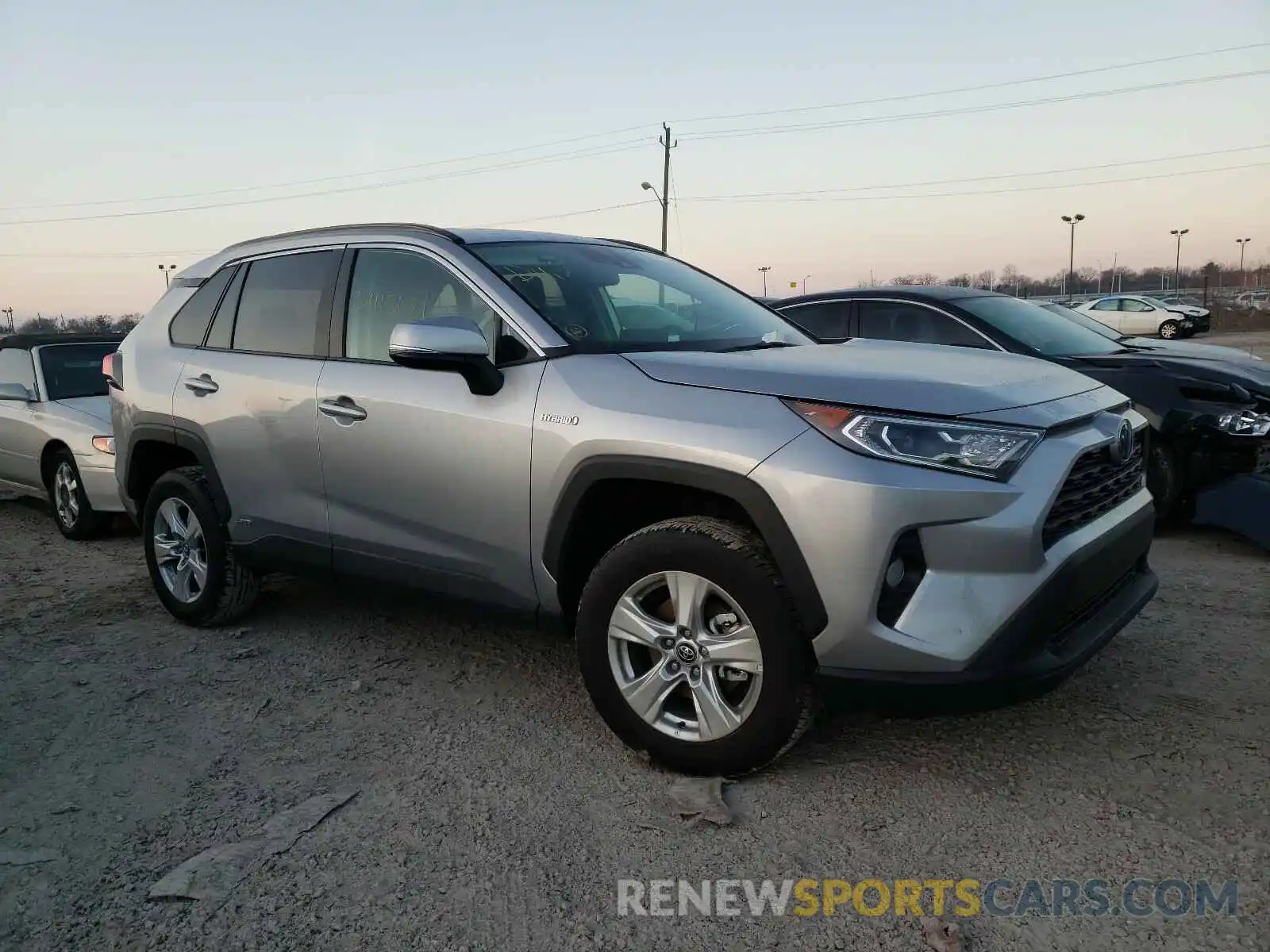 1 Photograph of a damaged car 4T3R6RFV6MU010501 TOYOTA RAV4 2021