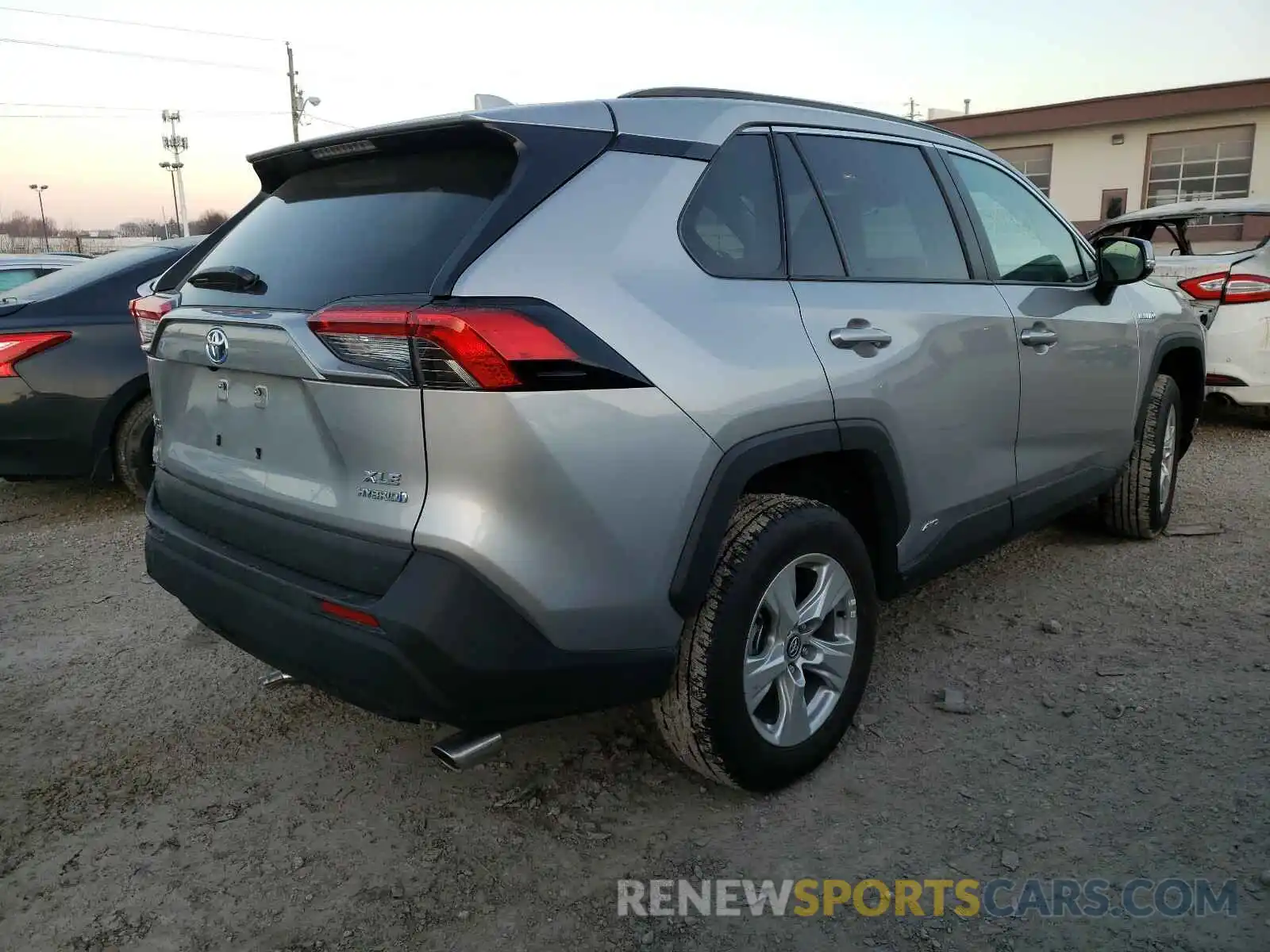 4 Photograph of a damaged car 4T3R6RFV6MU010501 TOYOTA RAV4 2021