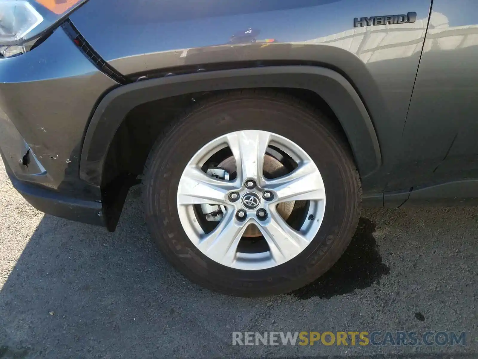 9 Photograph of a damaged car 4T3R6RFV6MU011549 TOYOTA RAV4 2021