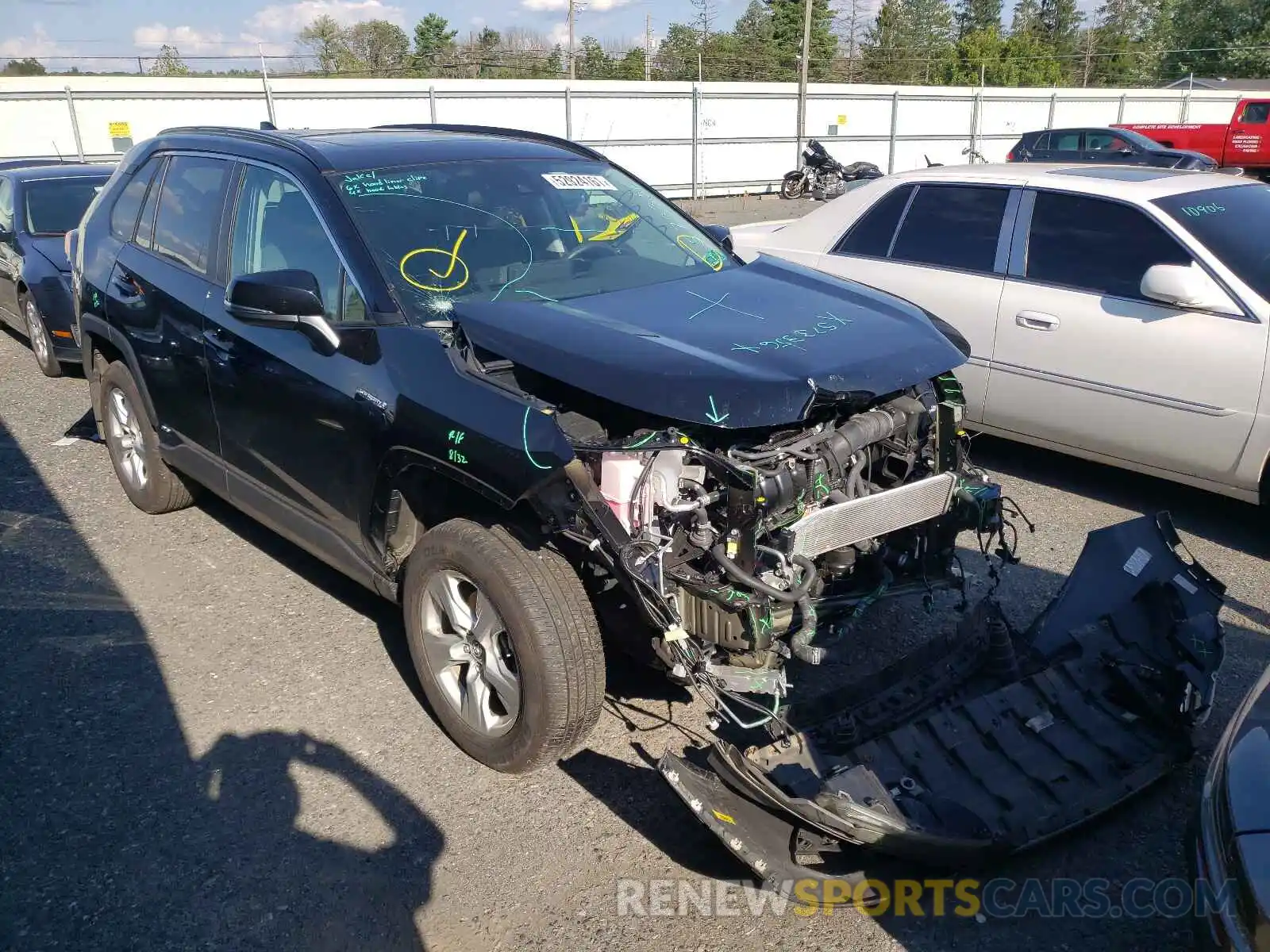 1 Photograph of a damaged car 4T3R6RFV6MU014824 TOYOTA RAV4 2021