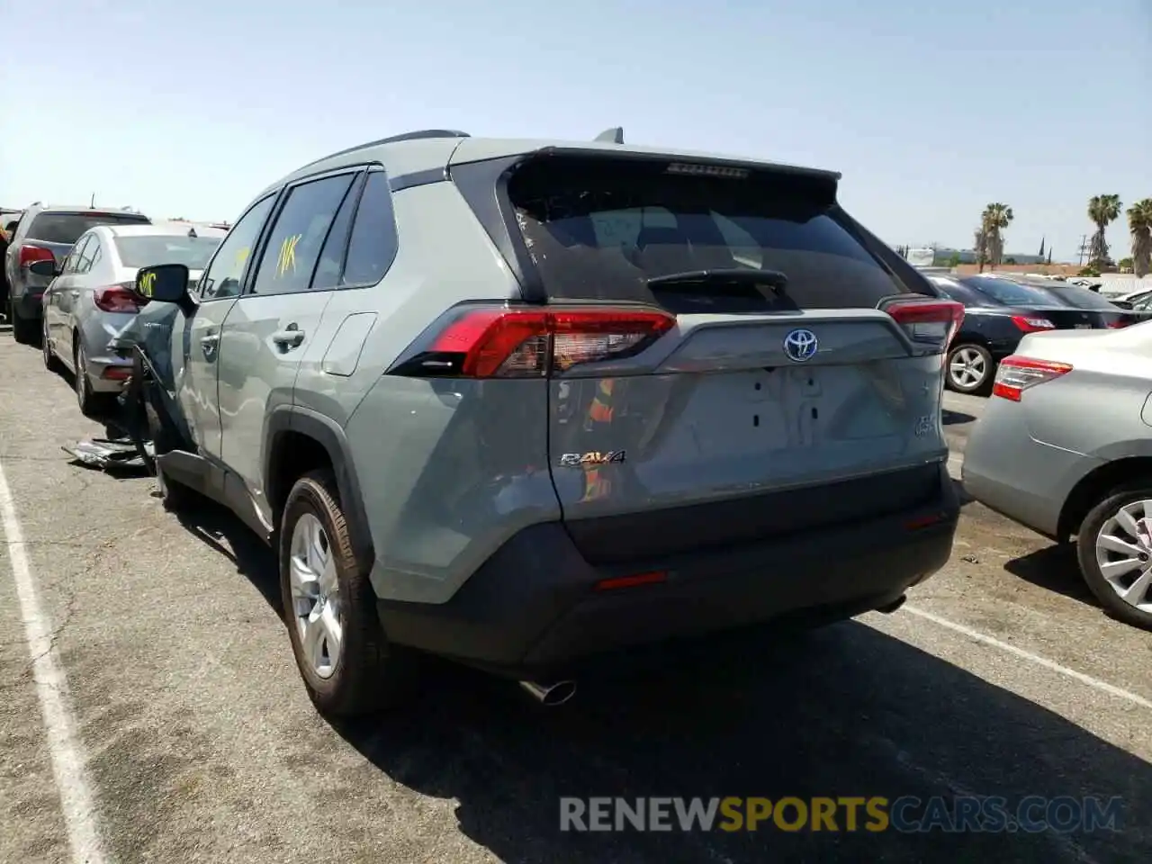 3 Photograph of a damaged car 4T3R6RFV6MU021319 TOYOTA RAV4 2021