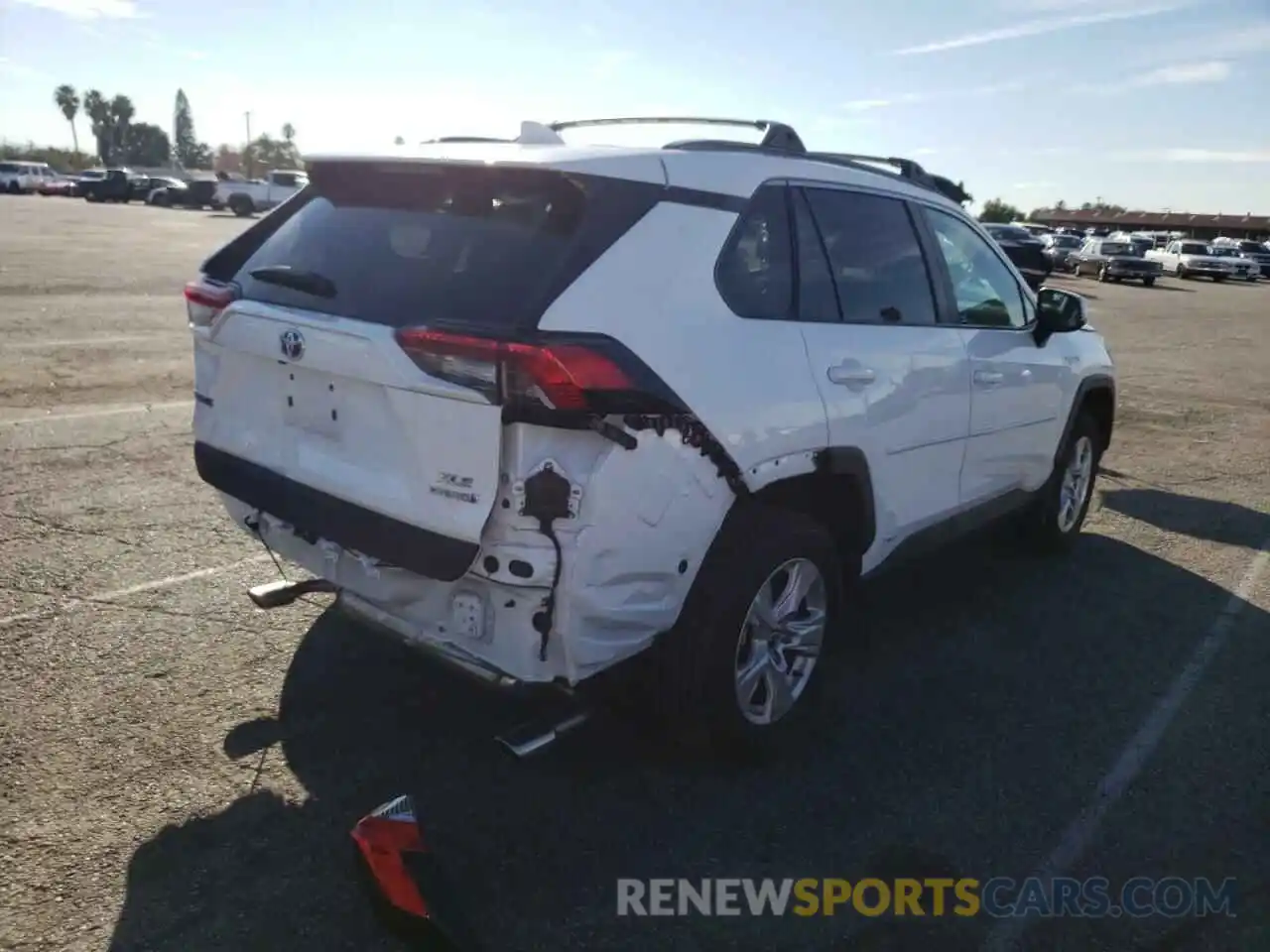 4 Photograph of a damaged car 4T3R6RFV6MU028674 TOYOTA RAV4 2021