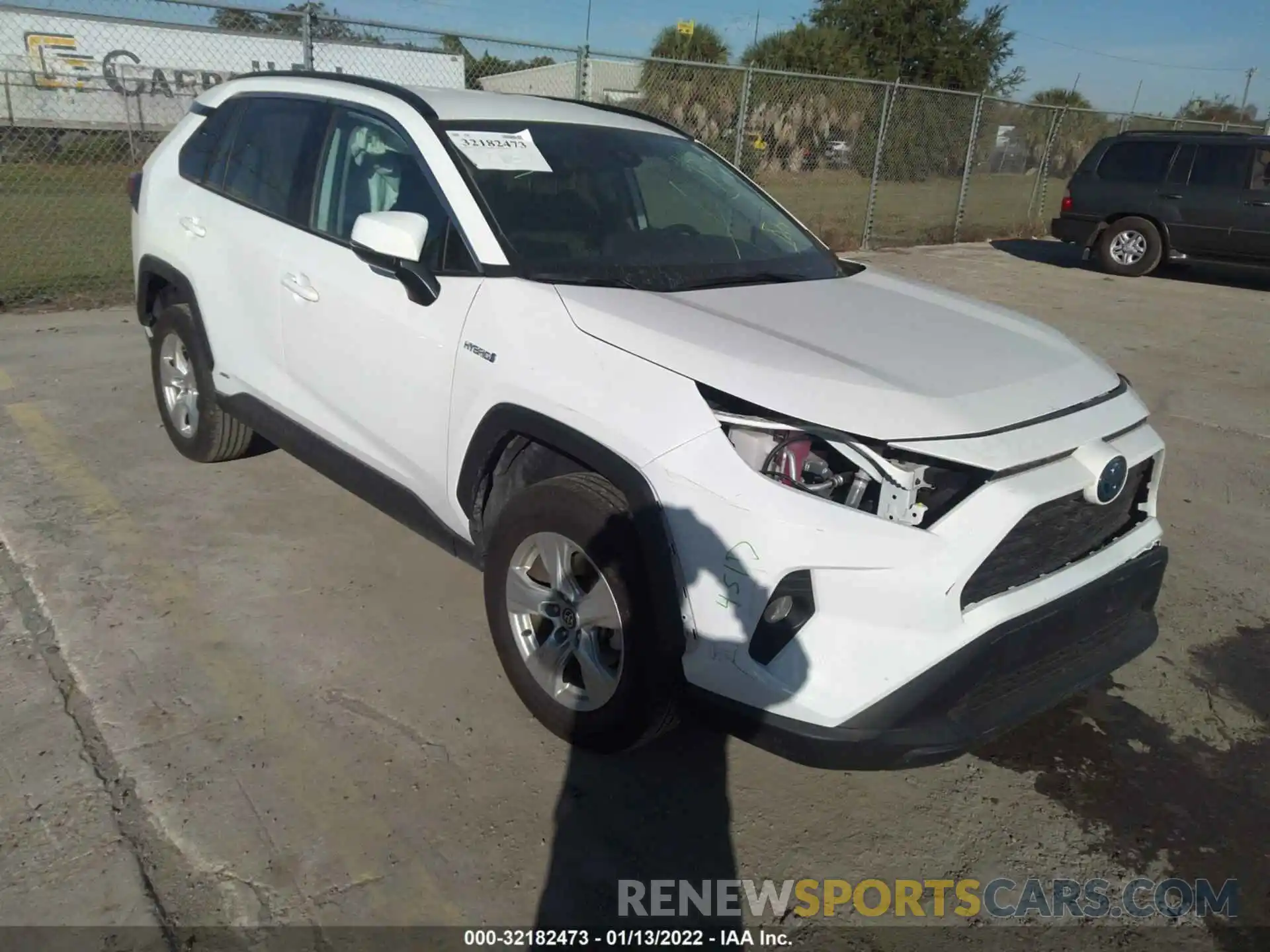 1 Photograph of a damaged car 4T3R6RFV7MU008725 TOYOTA RAV4 2021