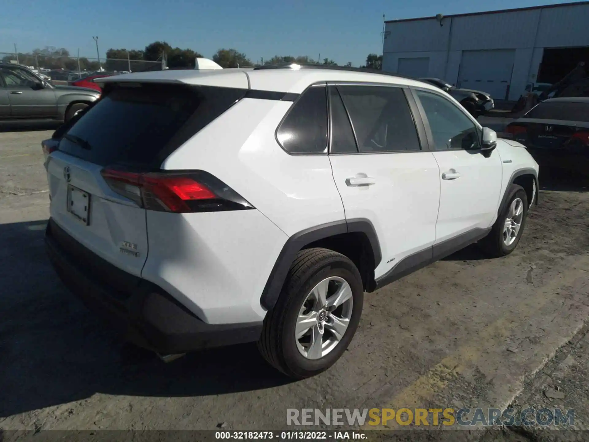 4 Photograph of a damaged car 4T3R6RFV7MU008725 TOYOTA RAV4 2021