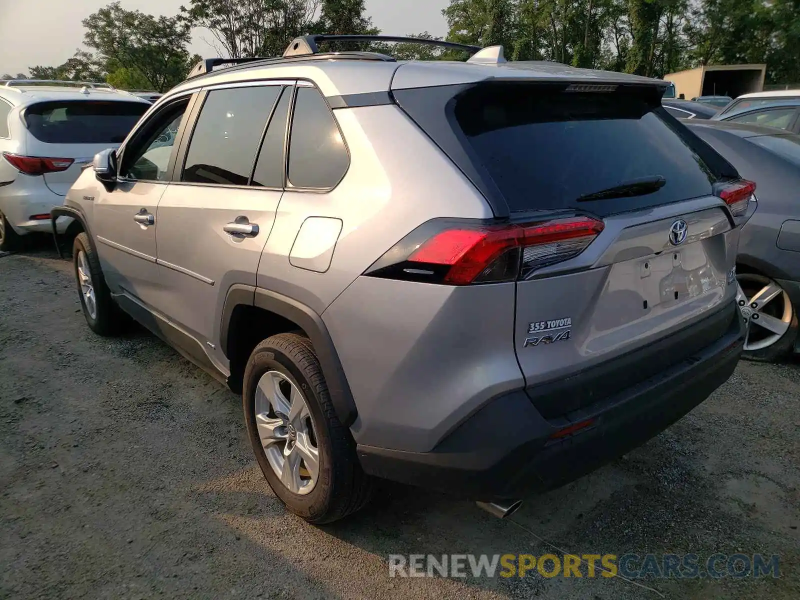 3 Photograph of a damaged car 4T3R6RFV7MU013648 TOYOTA RAV4 2021