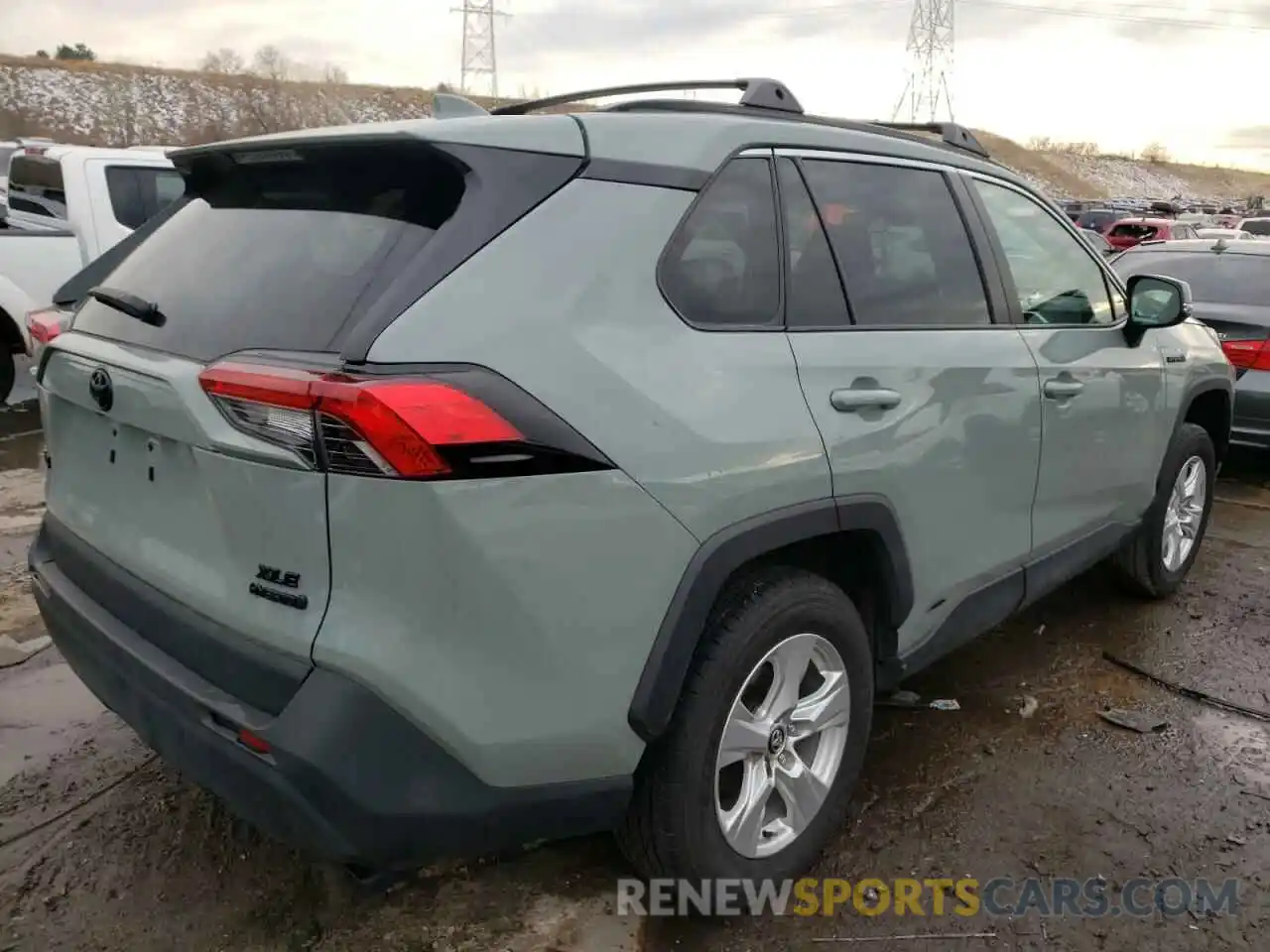 4 Photograph of a damaged car 4T3R6RFV7MU016629 TOYOTA RAV4 2021