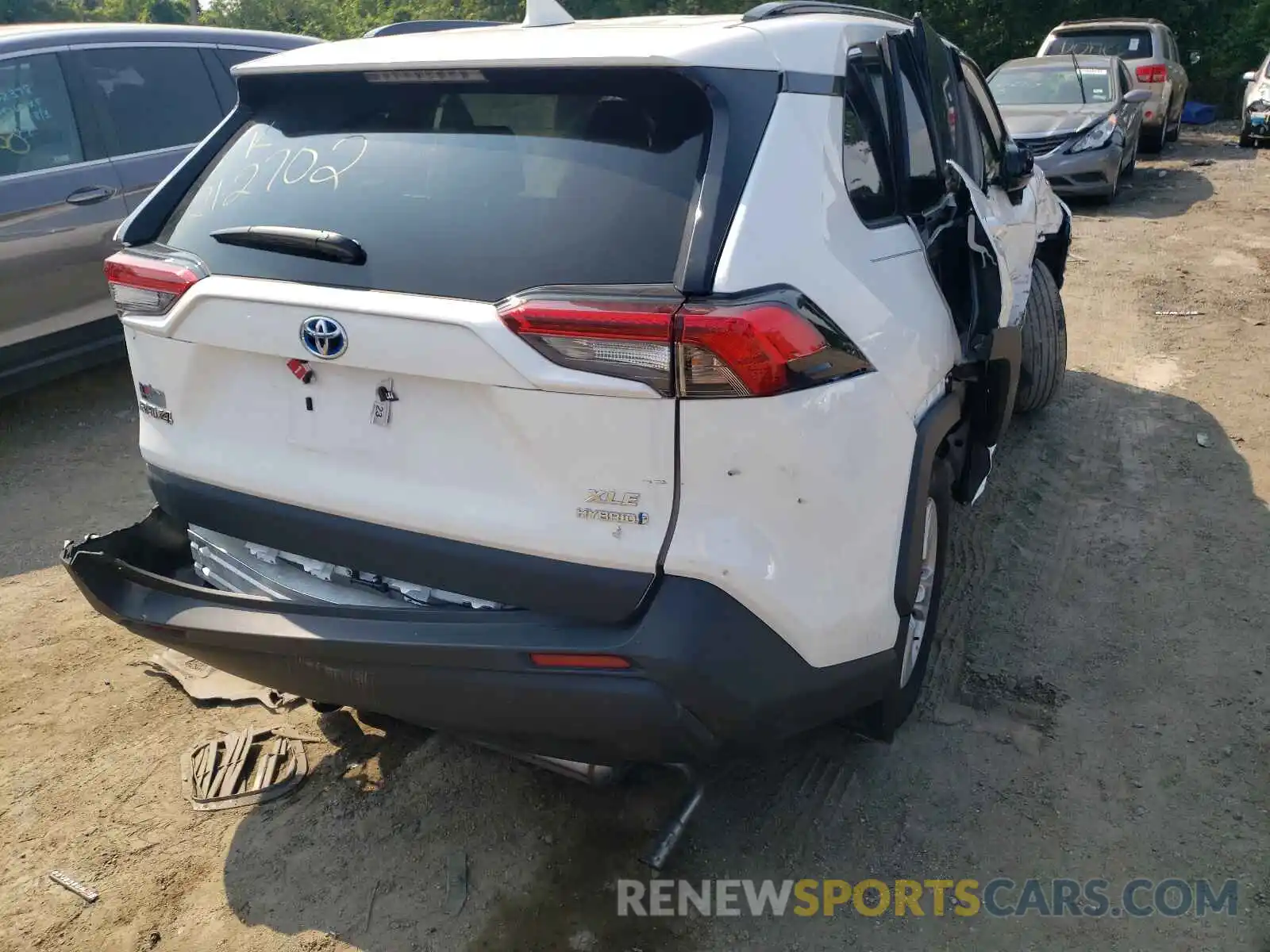 4 Photograph of a damaged car 4T3R6RFV7MU018798 TOYOTA RAV4 2021