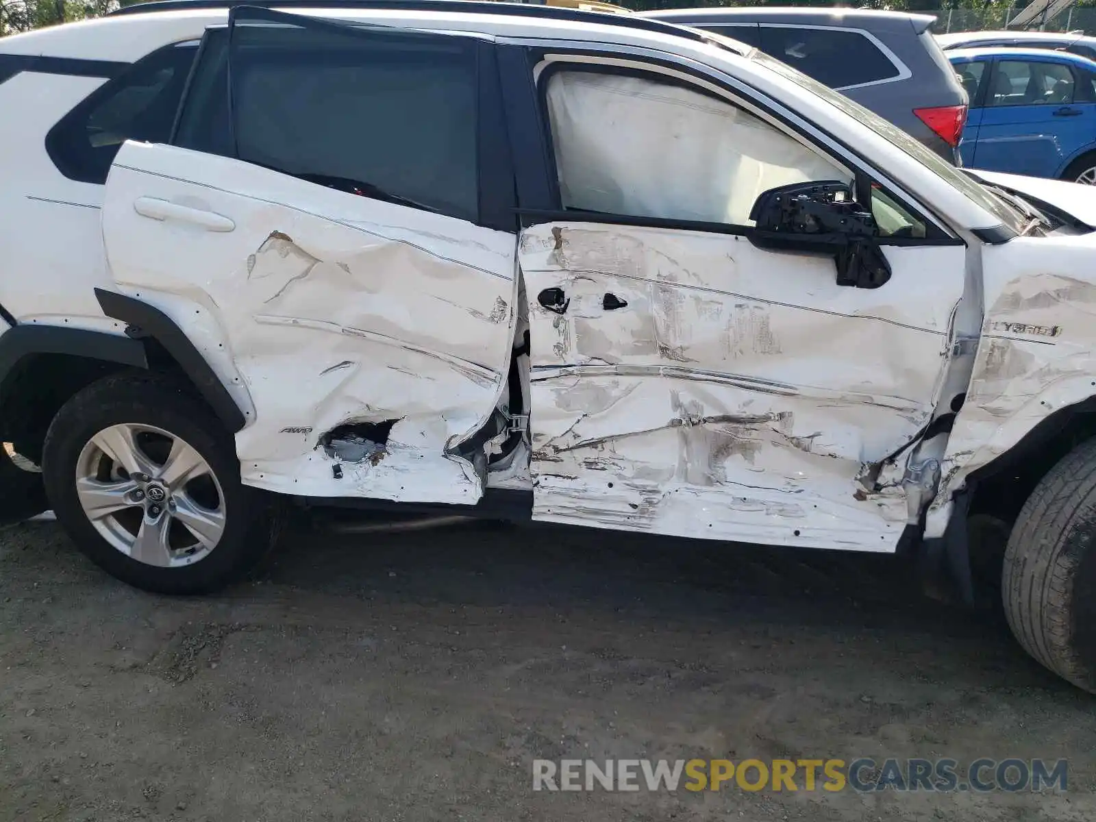 9 Photograph of a damaged car 4T3R6RFV7MU018798 TOYOTA RAV4 2021