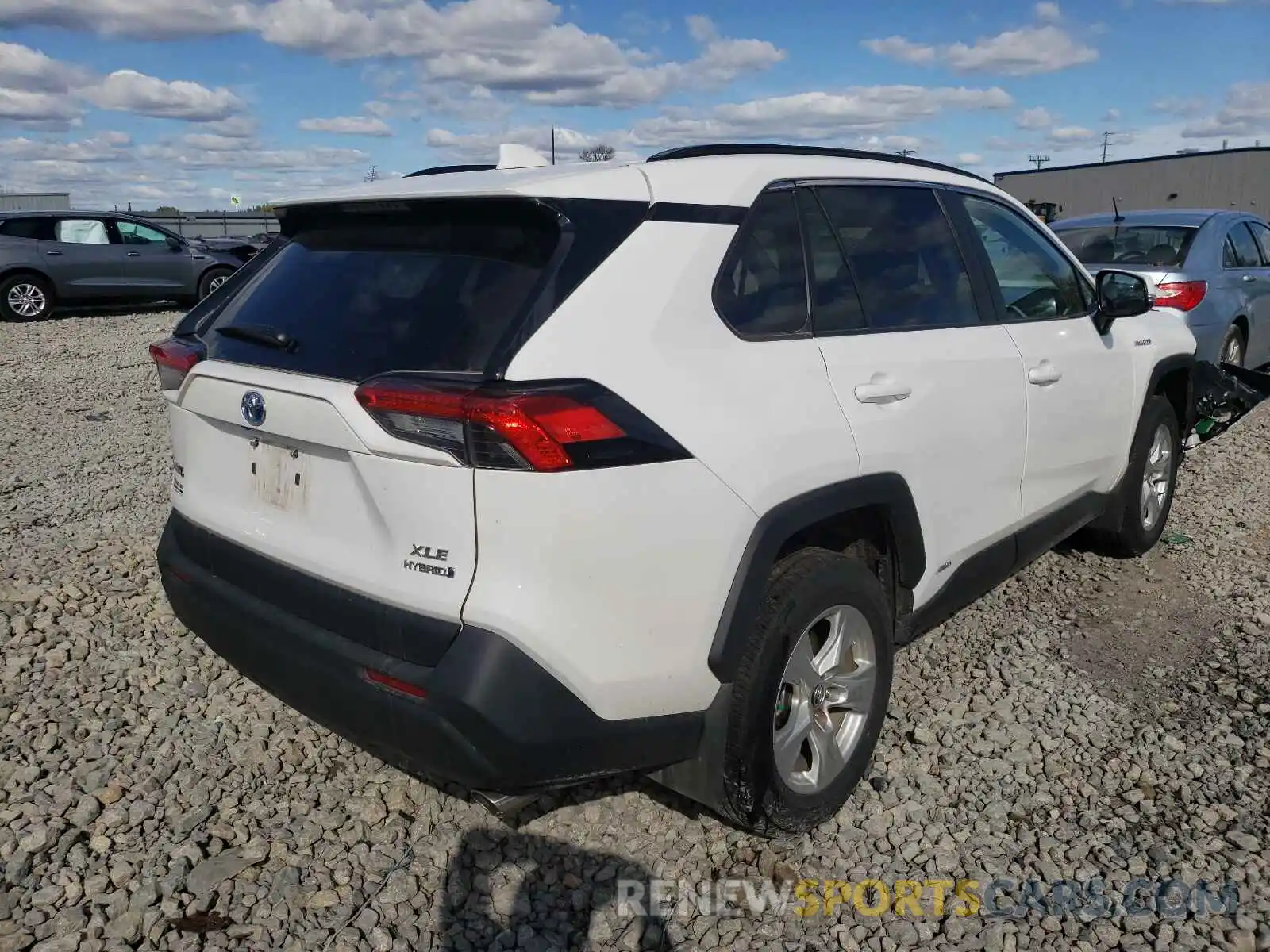 4 Photograph of a damaged car 4T3R6RFV7MU021023 TOYOTA RAV4 2021