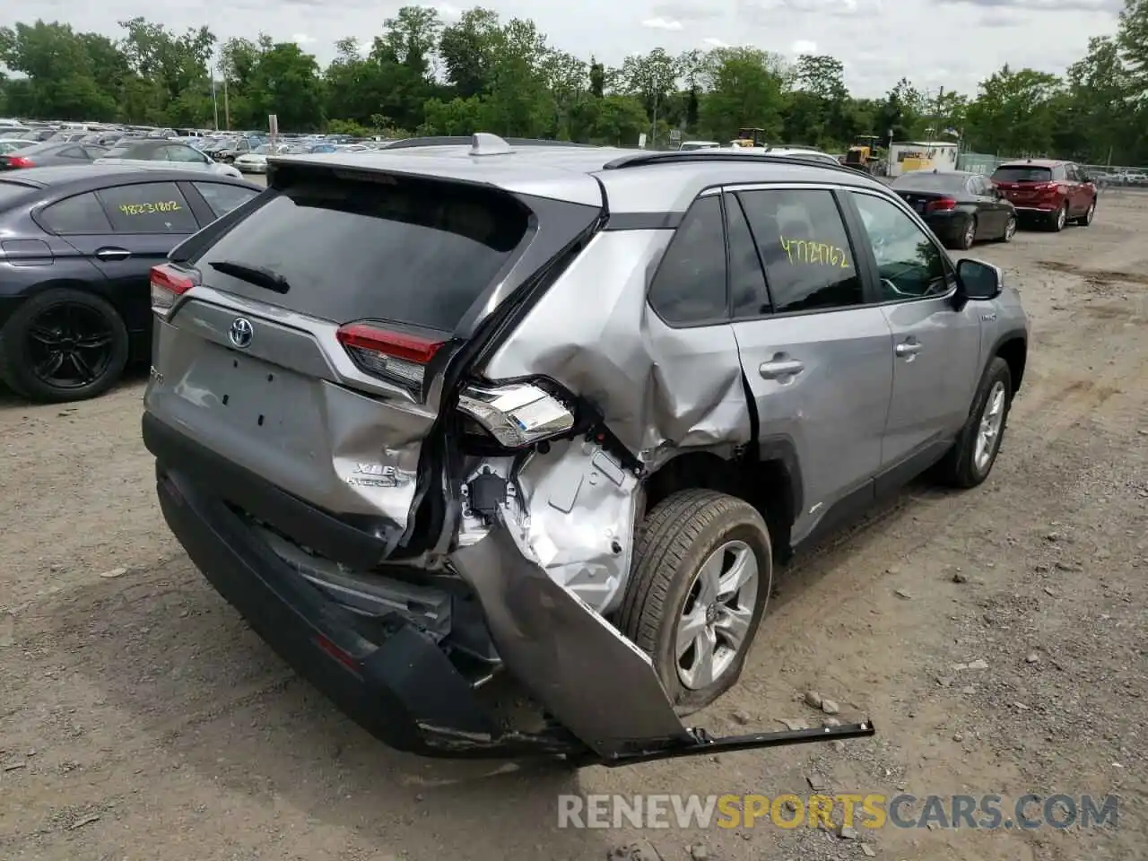 4 Photograph of a damaged car 4T3R6RFV7MU021278 TOYOTA RAV4 2021