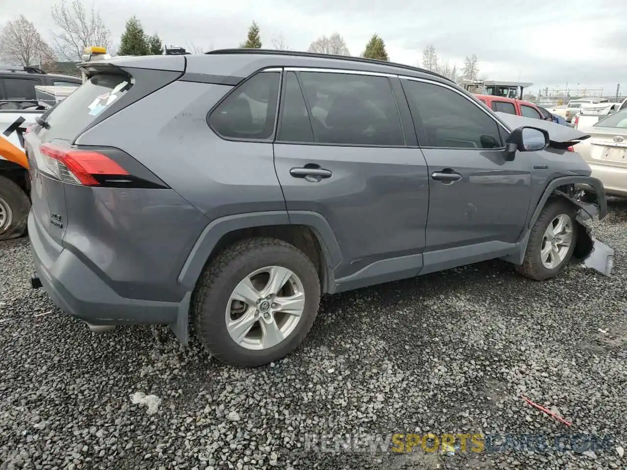 3 Photograph of a damaged car 4T3R6RFV7MU021930 TOYOTA RAV4 2021