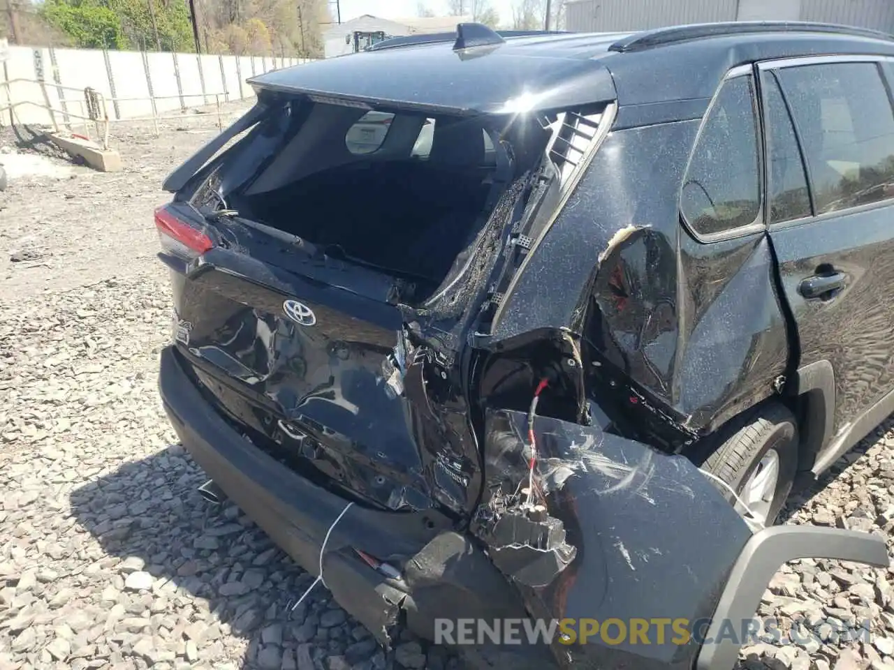 9 Photograph of a damaged car 4T3R6RFV7MU030191 TOYOTA RAV4 2021