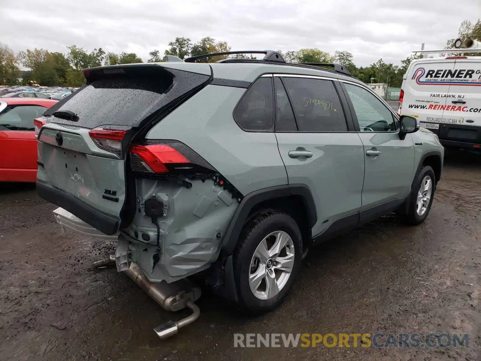 4 Photograph of a damaged car 4T3R6RFV8MU007972 TOYOTA RAV4 2021