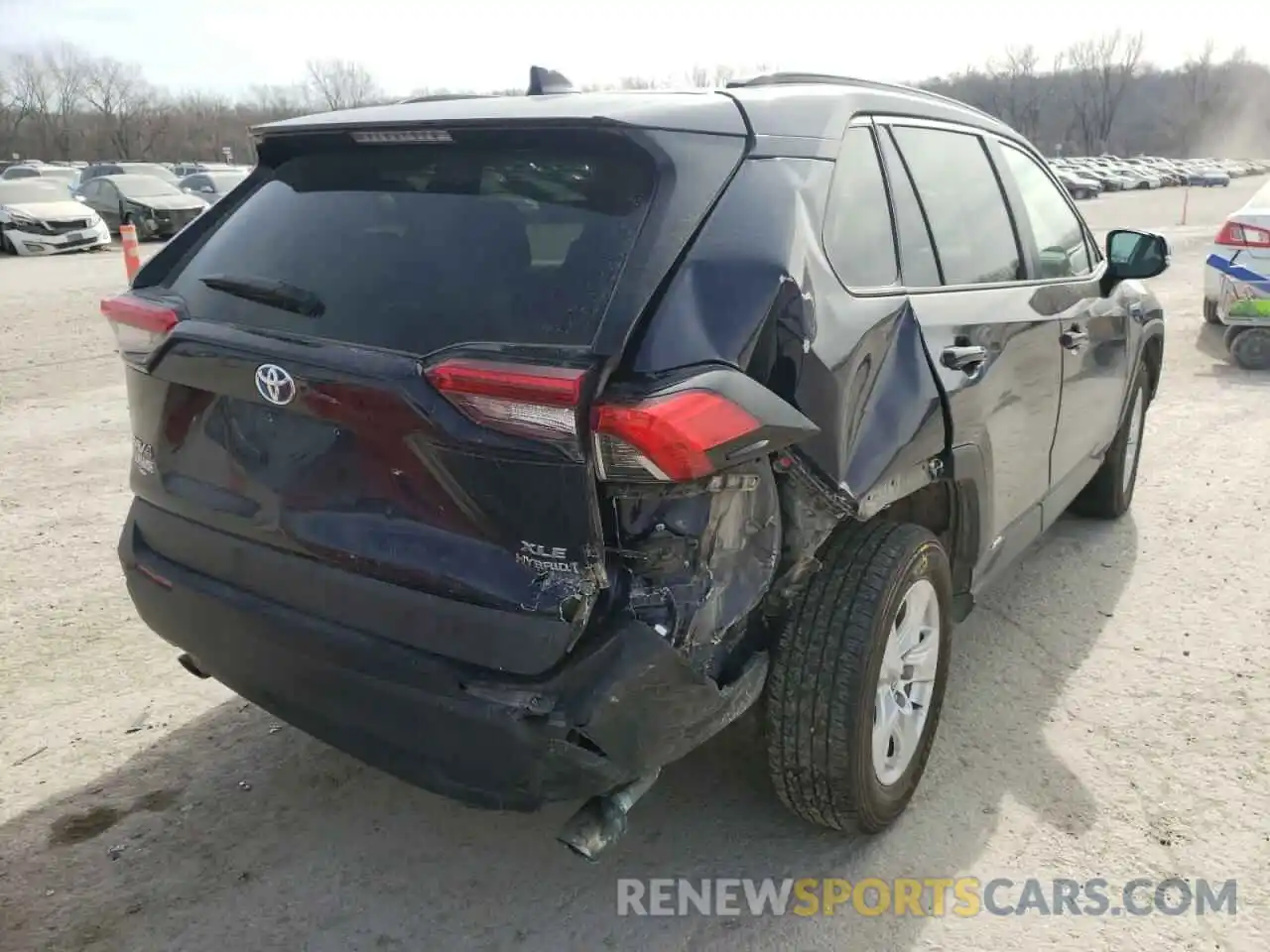 4 Photograph of a damaged car 4T3R6RFV8MU012962 TOYOTA RAV4 2021