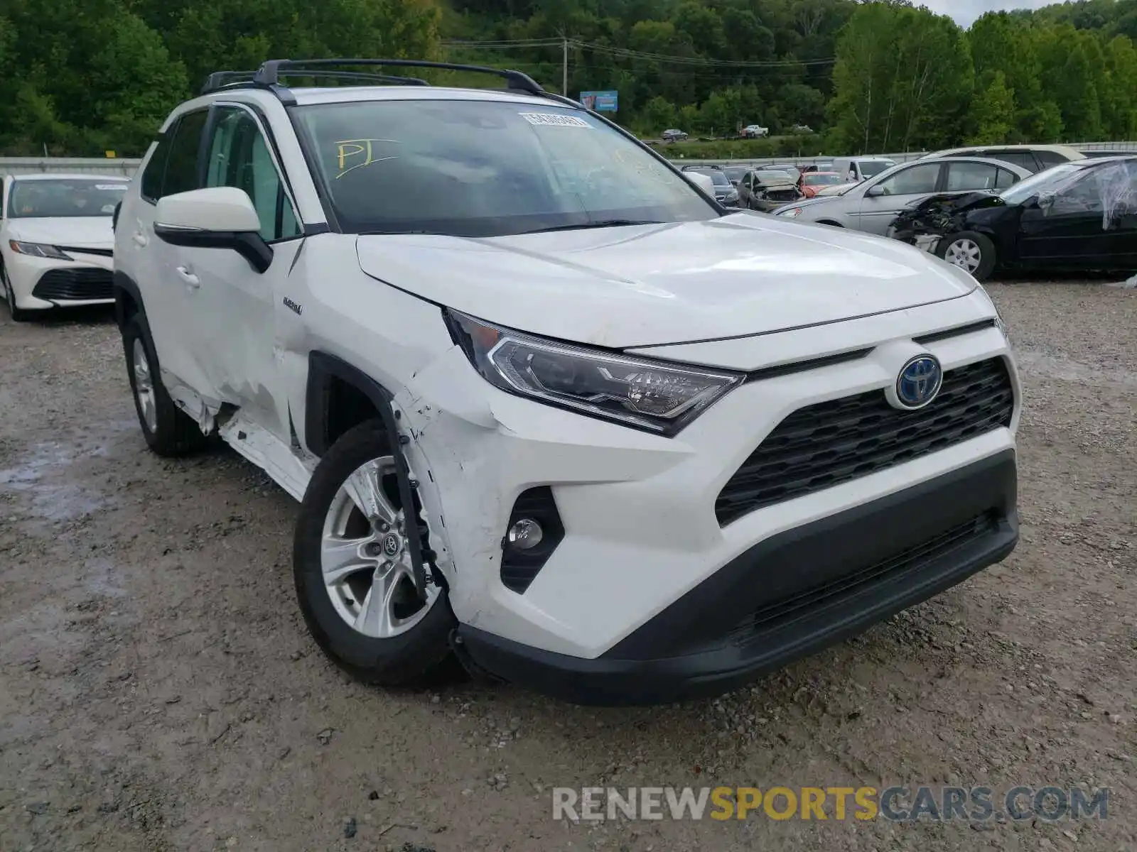 1 Photograph of a damaged car 4T3R6RFV8MU013335 TOYOTA RAV4 2021