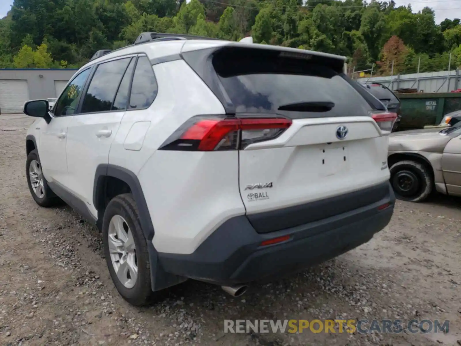 3 Photograph of a damaged car 4T3R6RFV8MU013335 TOYOTA RAV4 2021