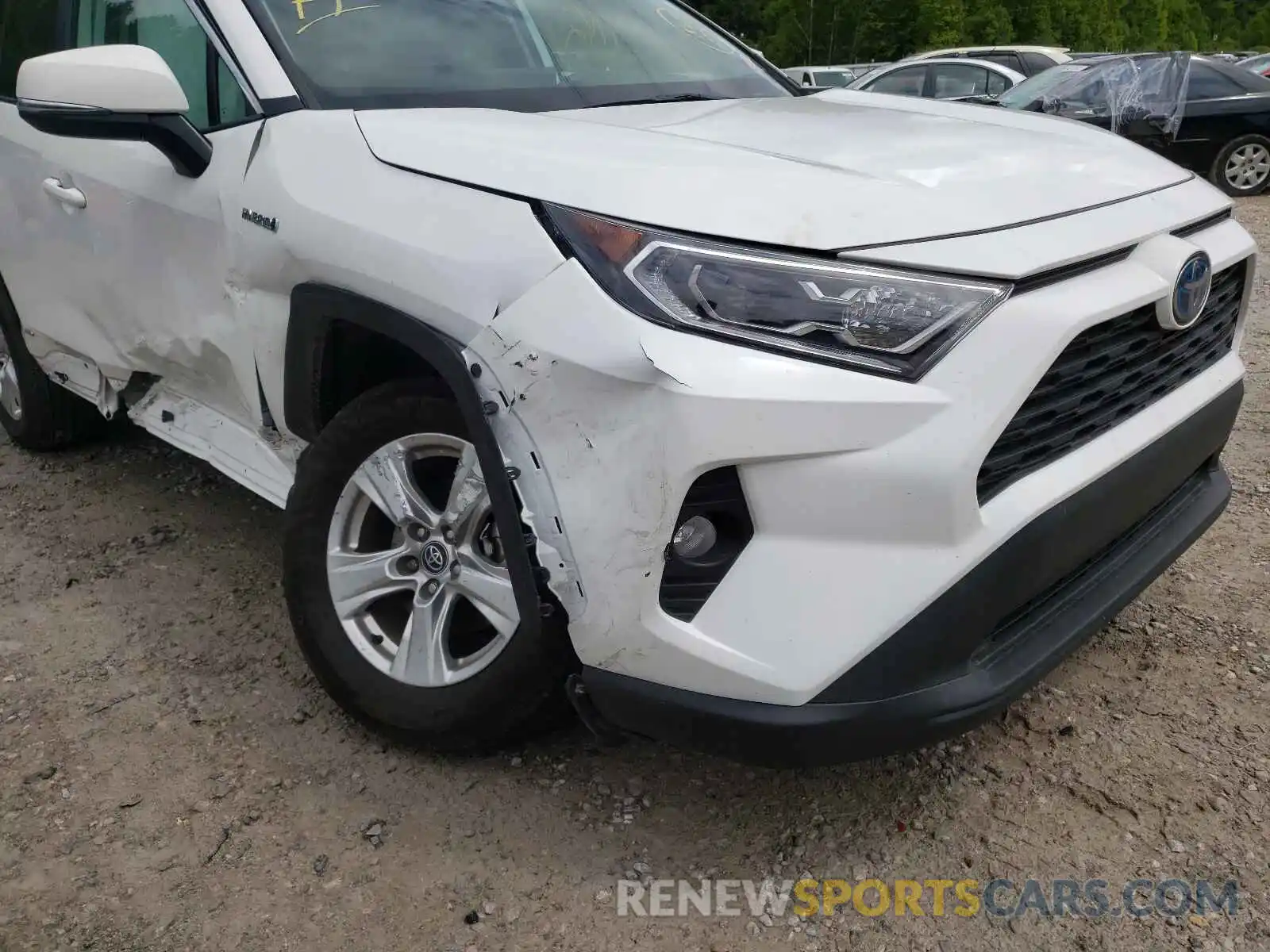 9 Photograph of a damaged car 4T3R6RFV8MU013335 TOYOTA RAV4 2021