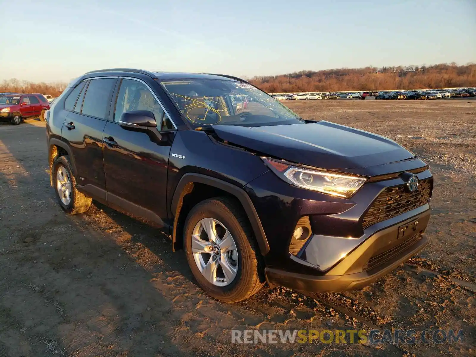 1 Photograph of a damaged car 4T3R6RFV8MU016042 TOYOTA RAV4 2021