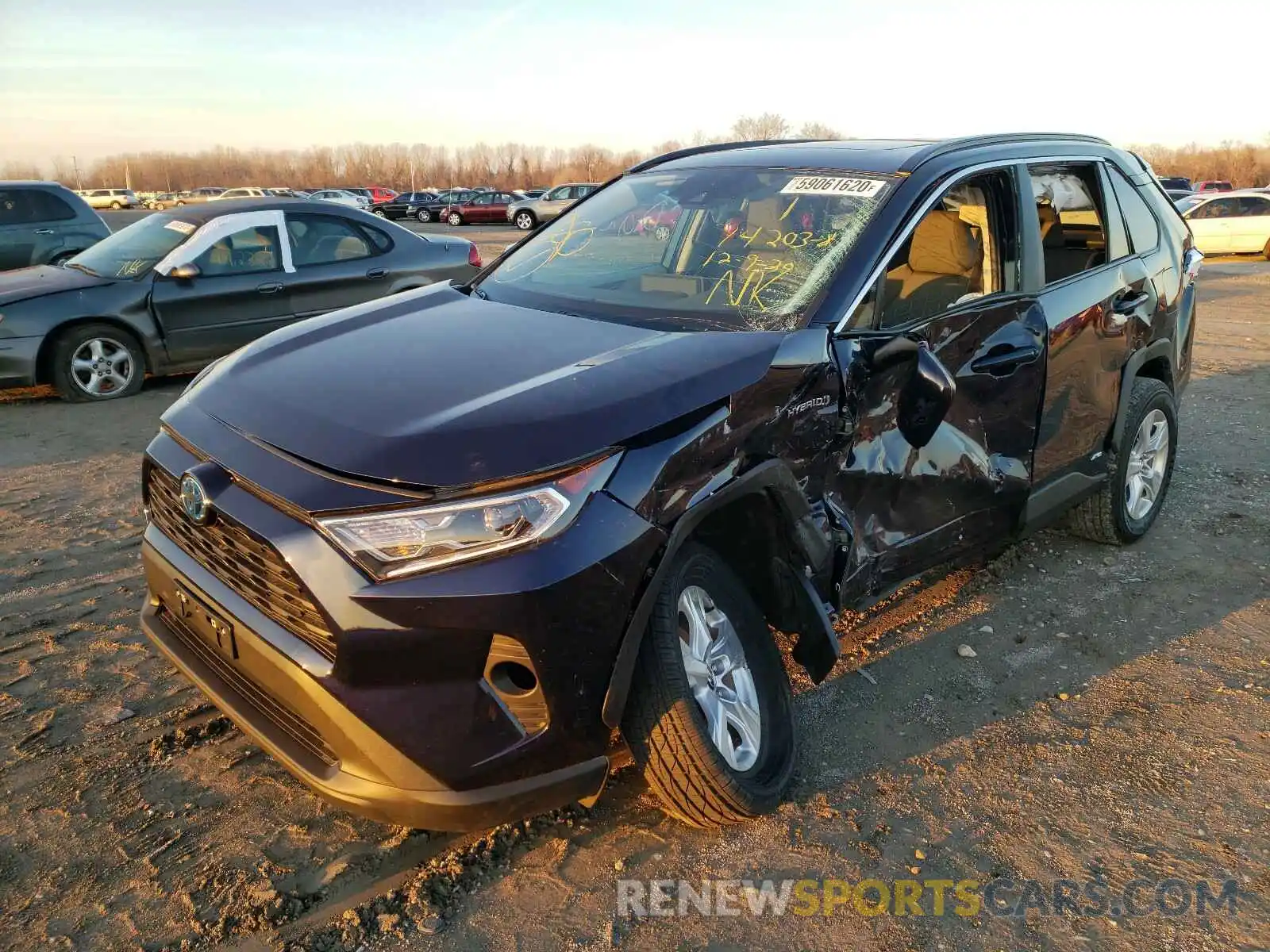 2 Photograph of a damaged car 4T3R6RFV8MU016042 TOYOTA RAV4 2021