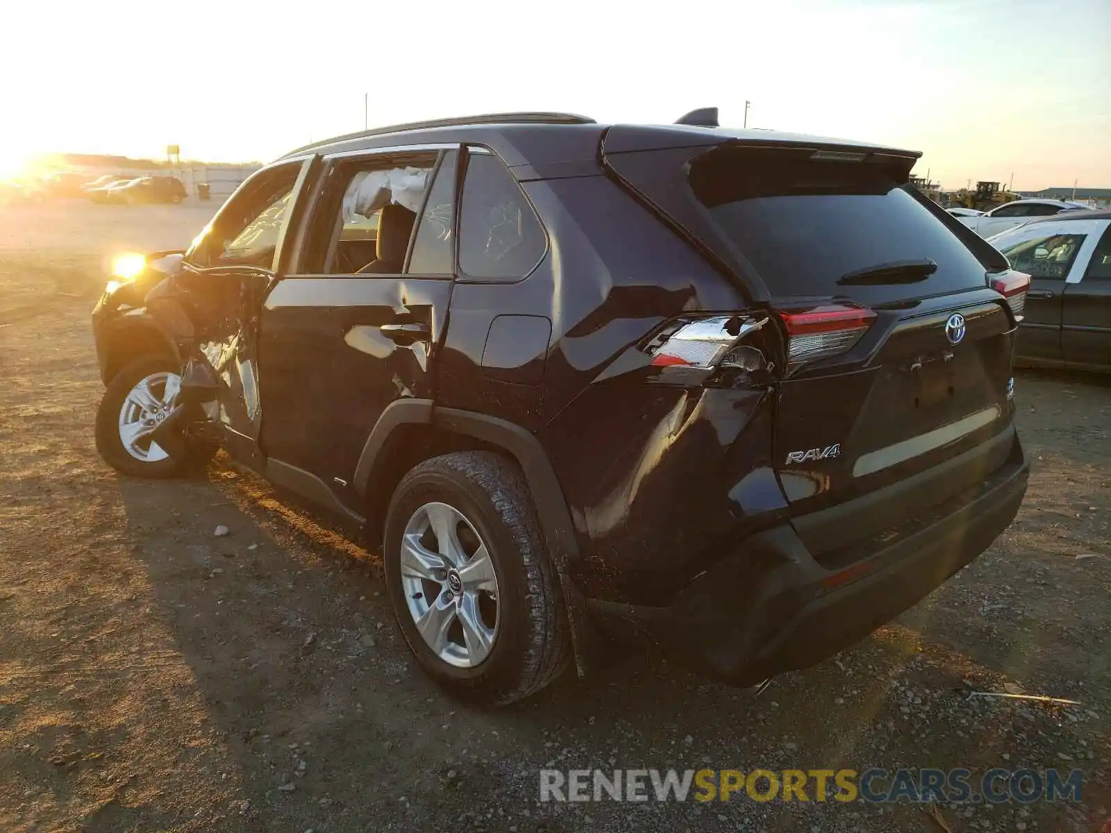 3 Photograph of a damaged car 4T3R6RFV8MU016042 TOYOTA RAV4 2021