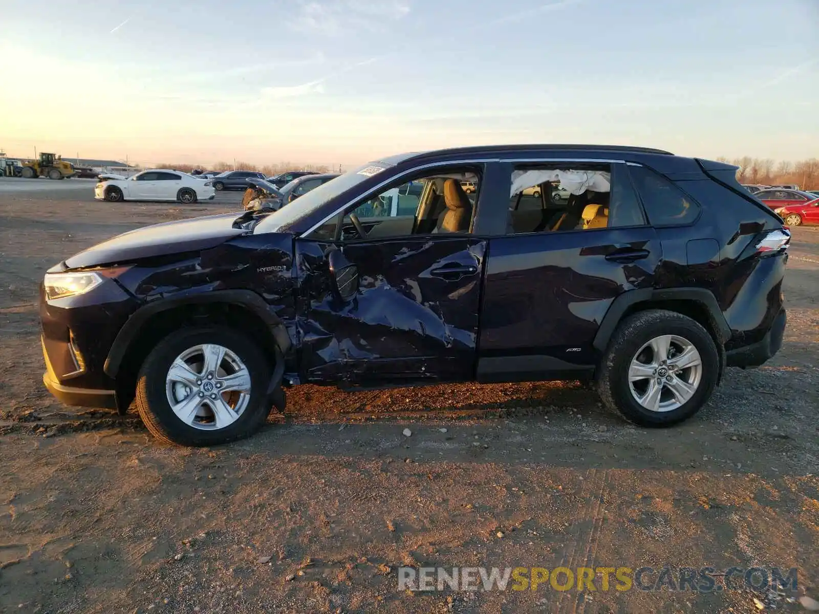 9 Photograph of a damaged car 4T3R6RFV8MU016042 TOYOTA RAV4 2021