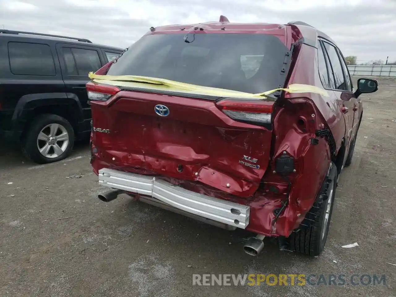 9 Photograph of a damaged car 4T3R6RFV8MU020060 TOYOTA RAV4 2021