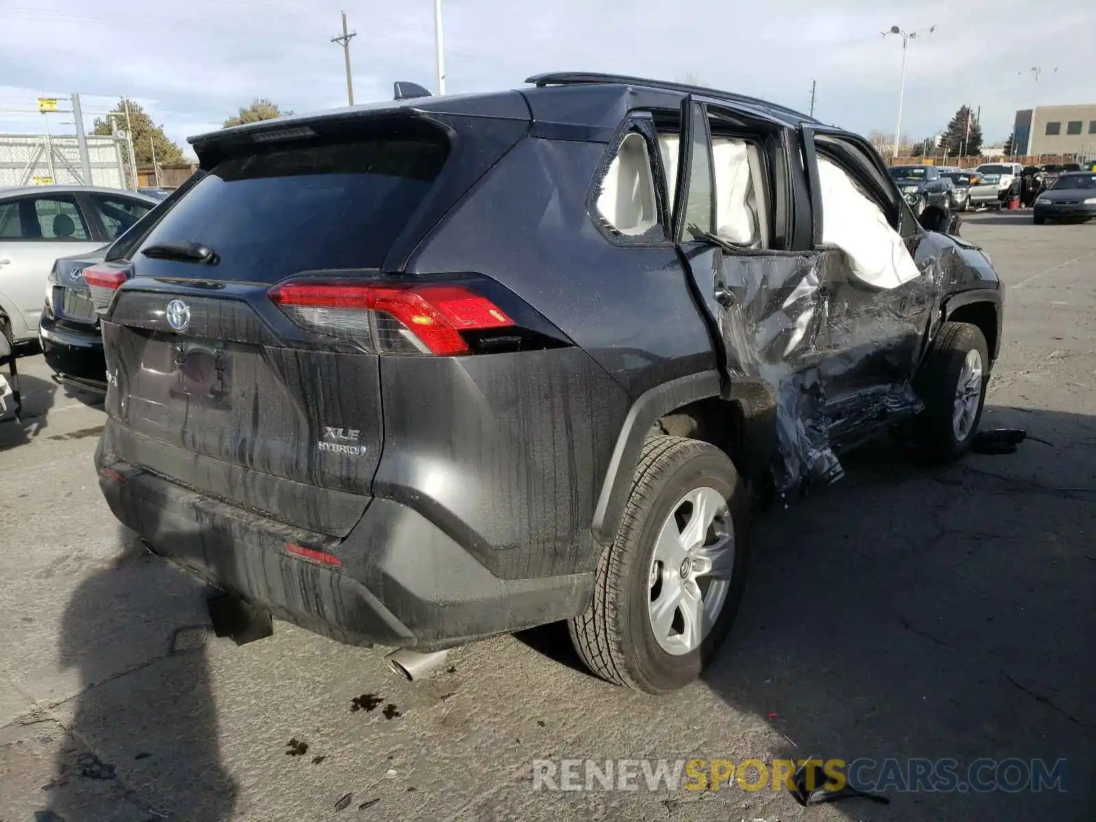 4 Photograph of a damaged car 4T3R6RFV8MU020222 TOYOTA RAV4 2021