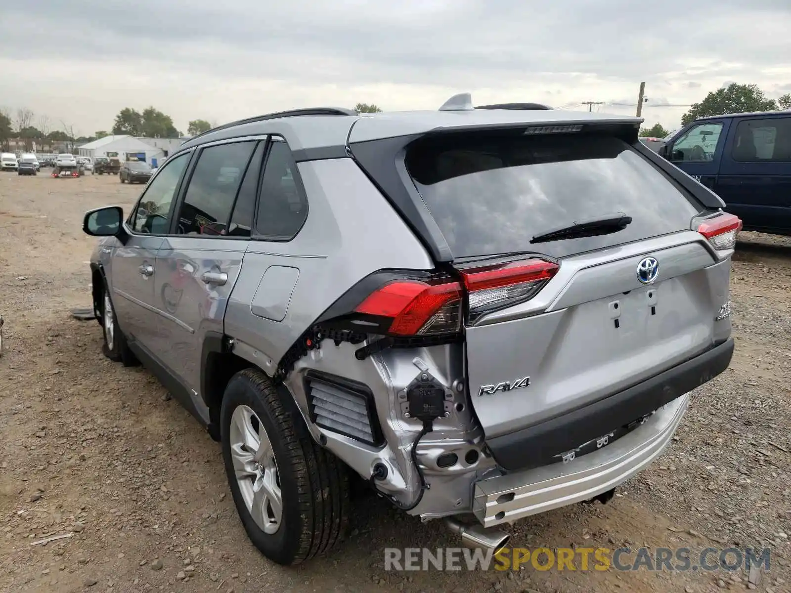 3 Photograph of a damaged car 4T3R6RFV8MU021323 TOYOTA RAV4 2021