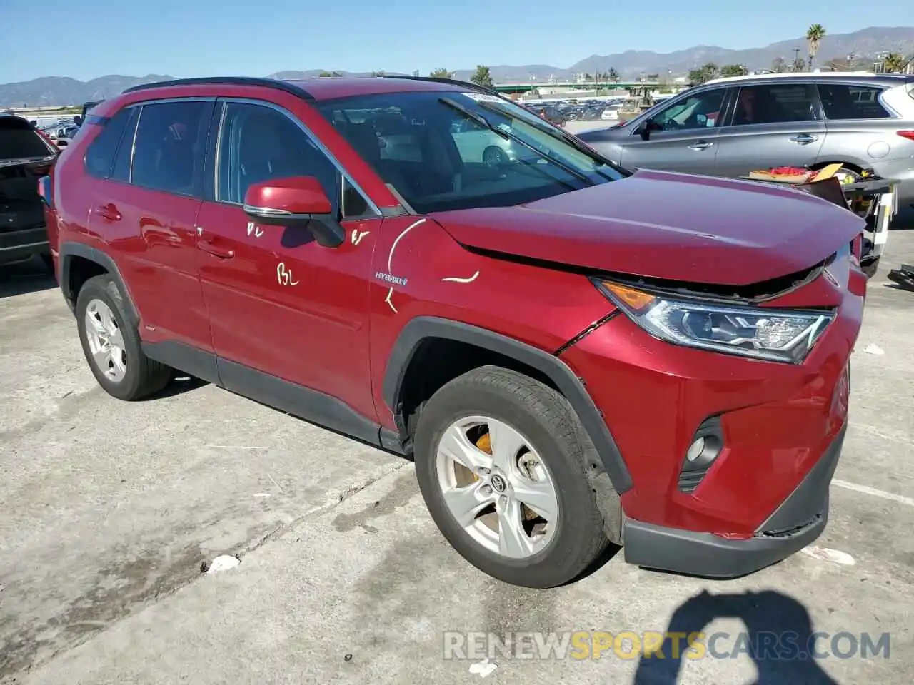 4 Photograph of a damaged car 4T3R6RFV8MU026103 TOYOTA RAV4 2021