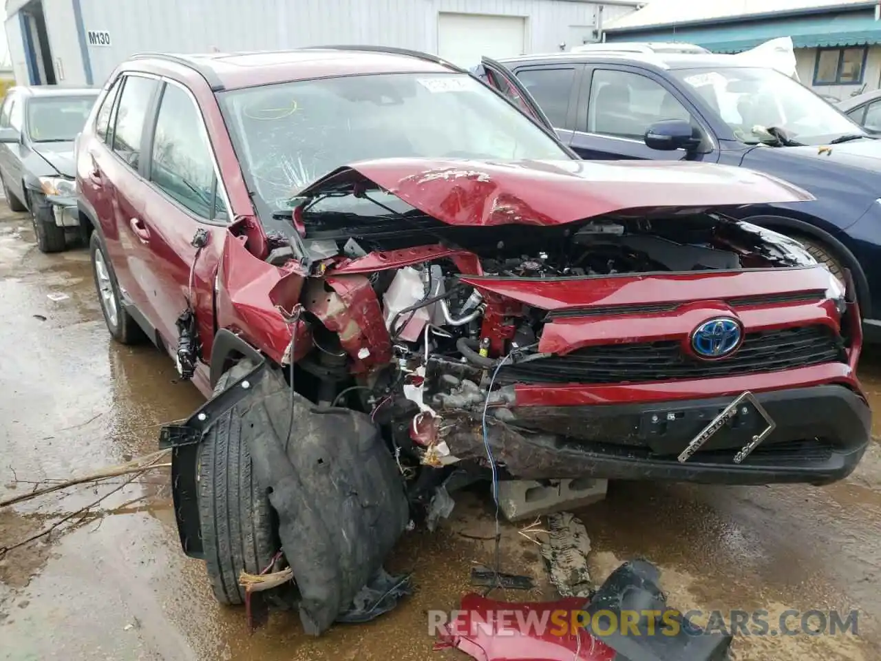 1 Photograph of a damaged car 4T3R6RFV9MU007060 TOYOTA RAV4 2021