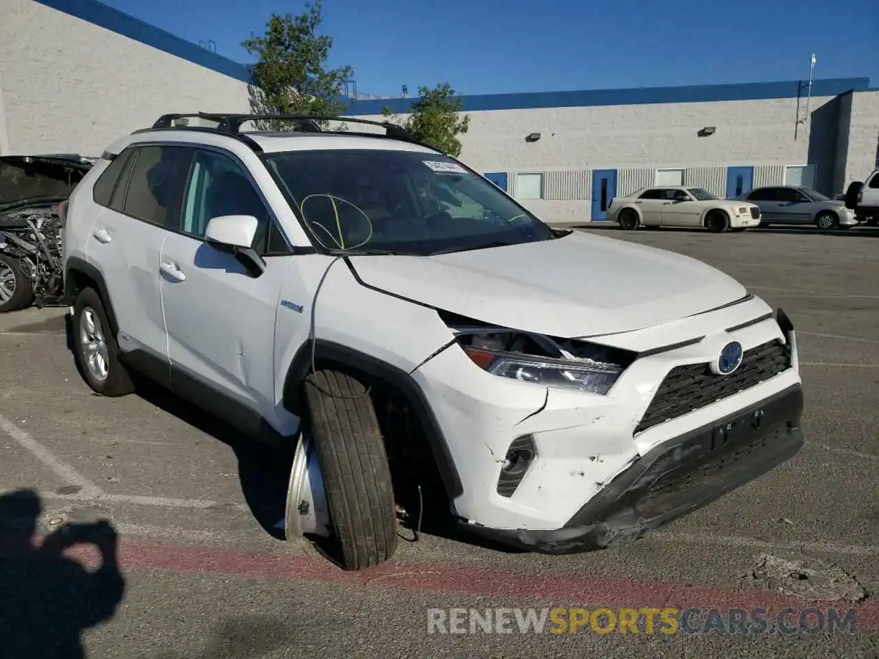 1 Photograph of a damaged car 4T3R6RFV9MU009438 TOYOTA RAV4 2021