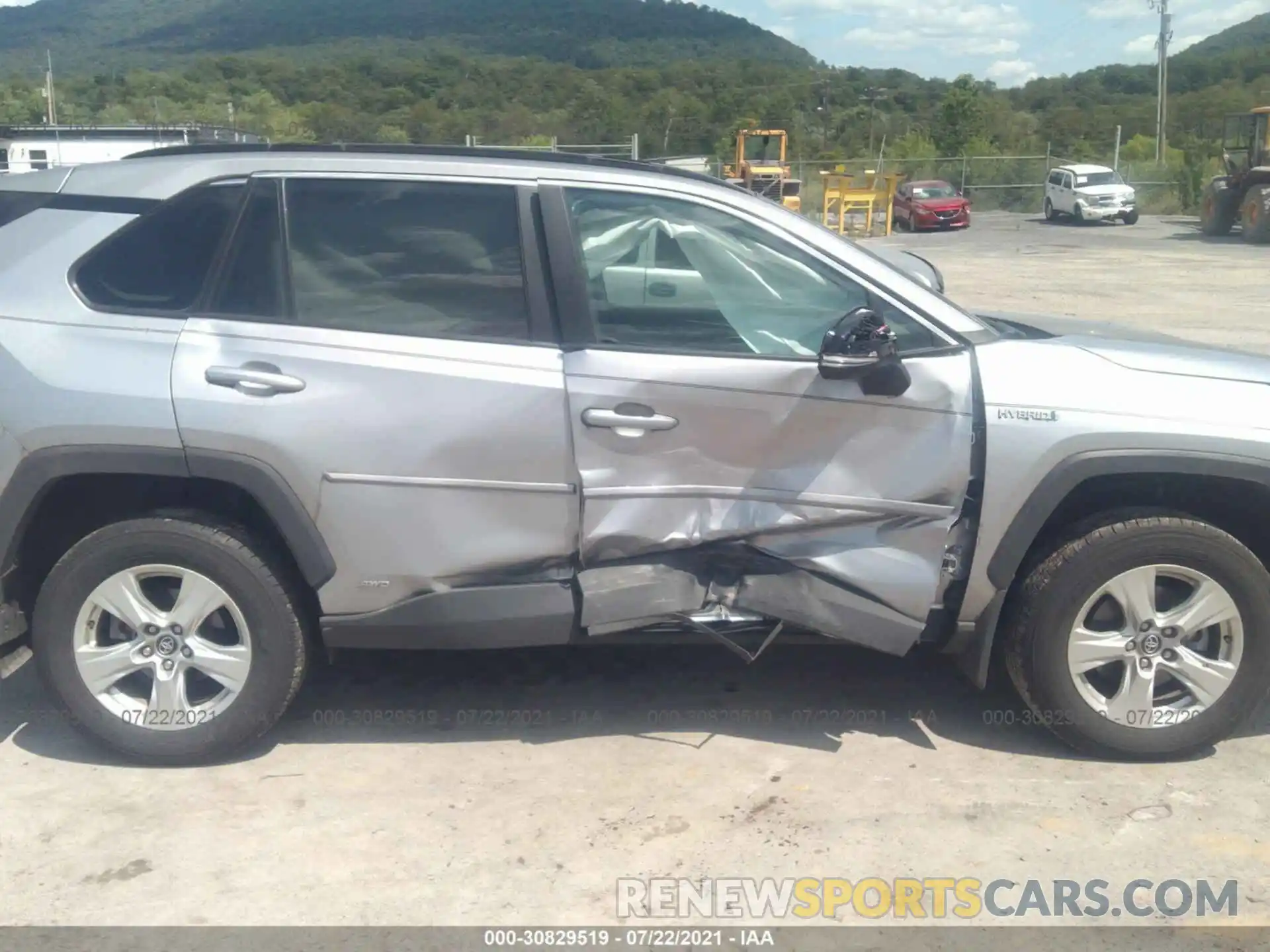 6 Photograph of a damaged car 4T3R6RFV9MU012842 TOYOTA RAV4 2021