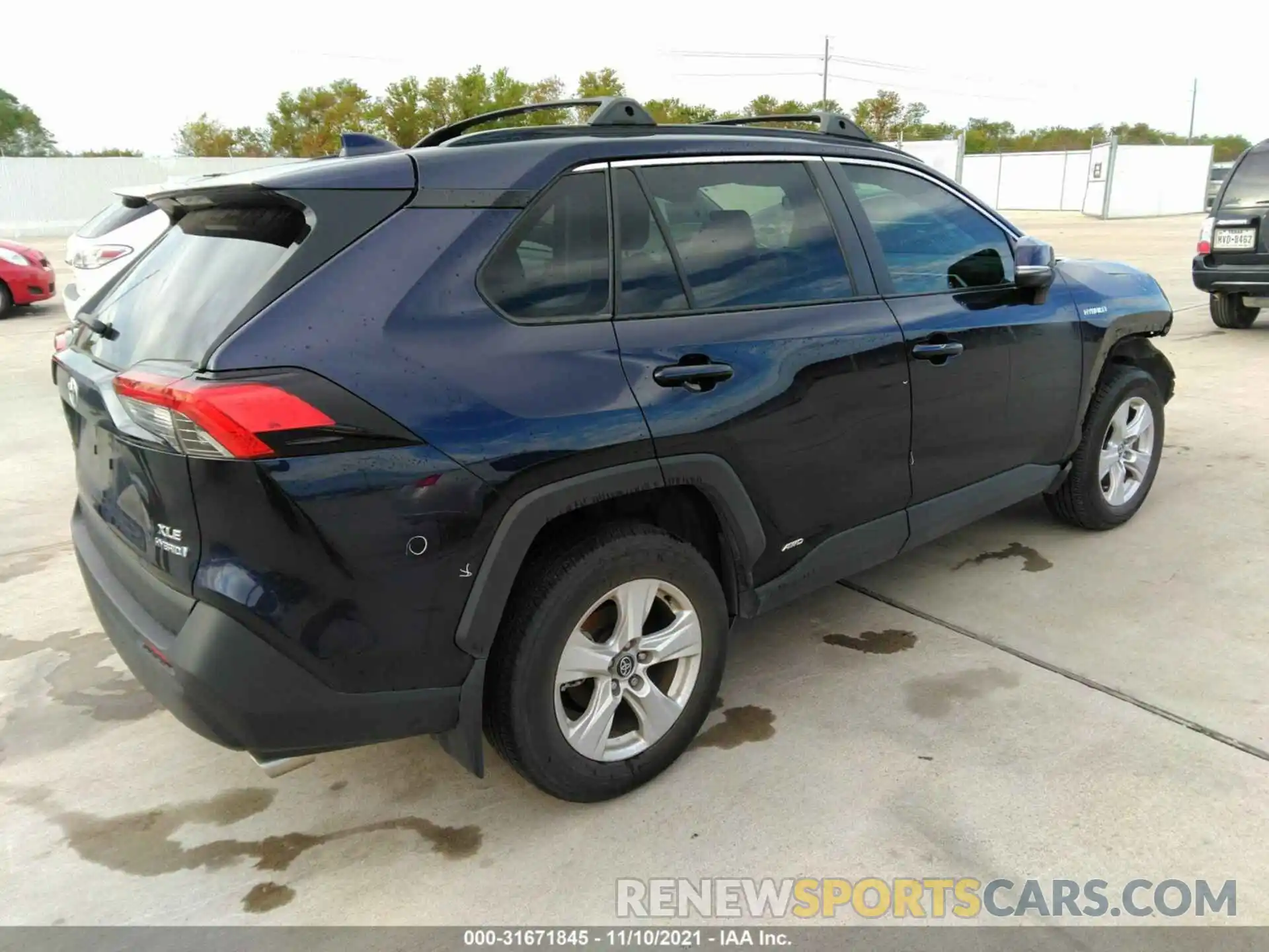 4 Photograph of a damaged car 4T3R6RFV9MU014252 TOYOTA RAV4 2021