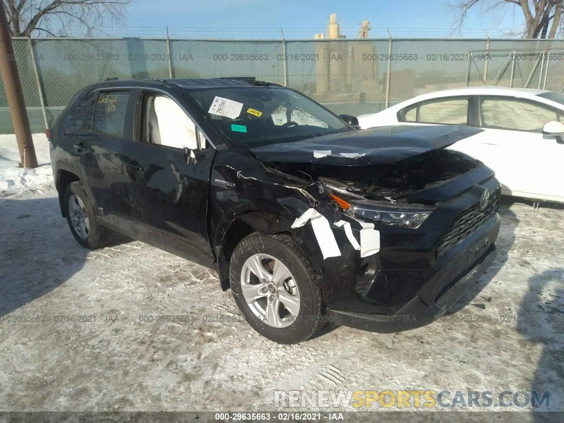 1 Photograph of a damaged car 4T3R6RFV9MU015319 TOYOTA RAV4 2021