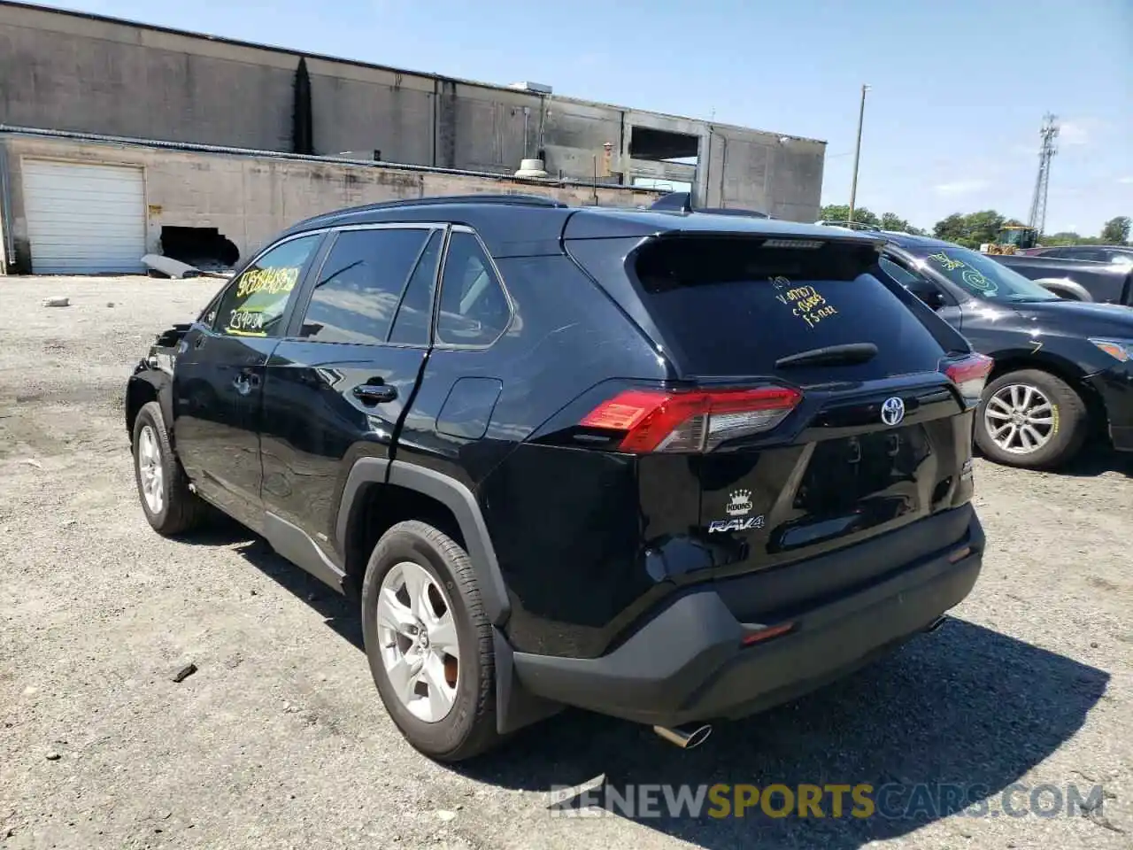 3 Photograph of a damaged car 4T3R6RFV9MU017877 TOYOTA RAV4 2021