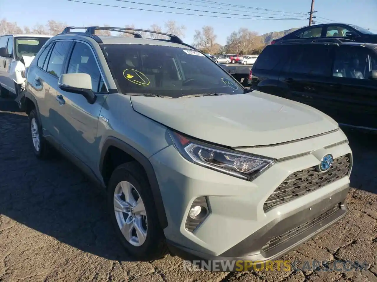 1 Photograph of a damaged car 4T3R6RFV9MU030161 TOYOTA RAV4 2021