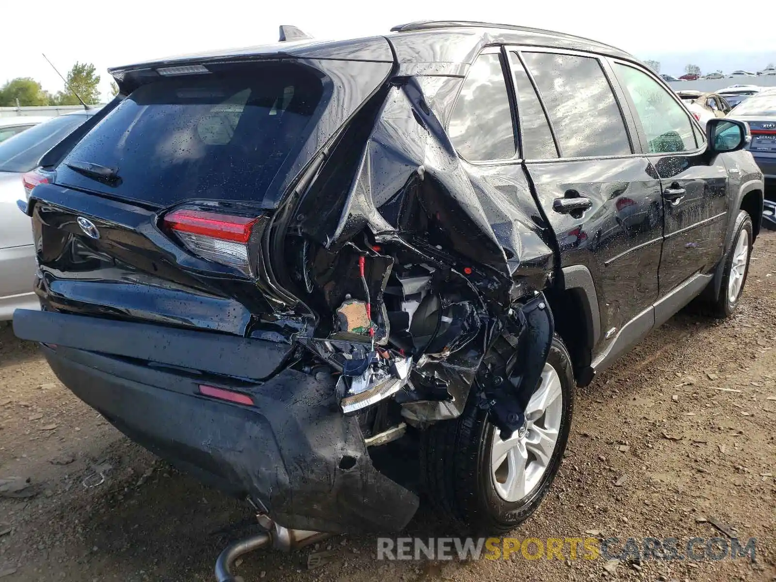 4 Photograph of a damaged car 4T3R6RFVXMU024157 TOYOTA RAV4 2021