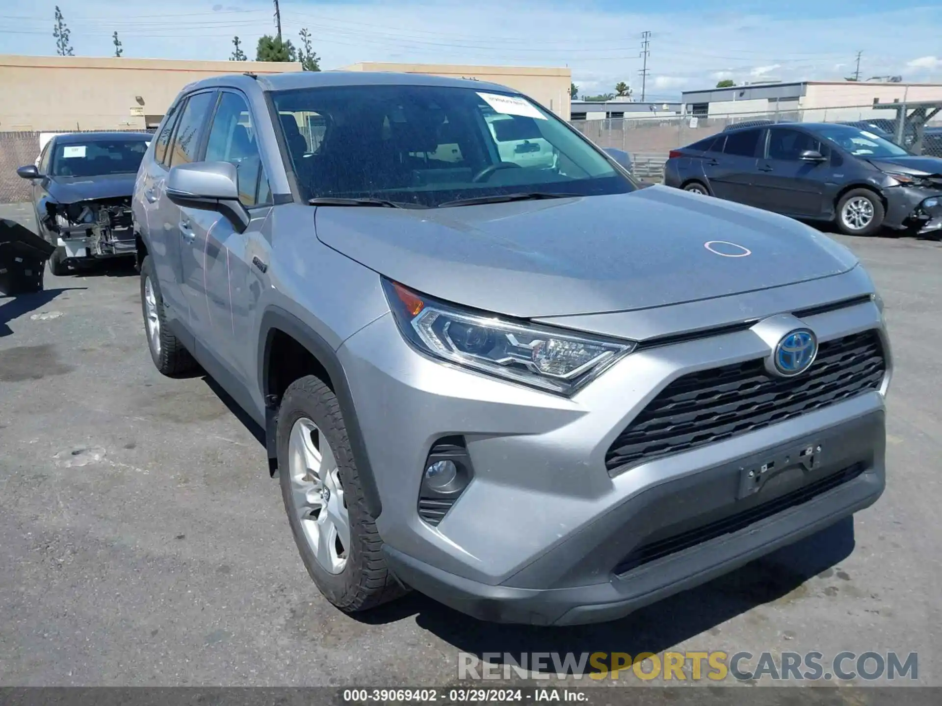 1 Photograph of a damaged car 4T3R6RFVXMU025731 TOYOTA RAV4 2021