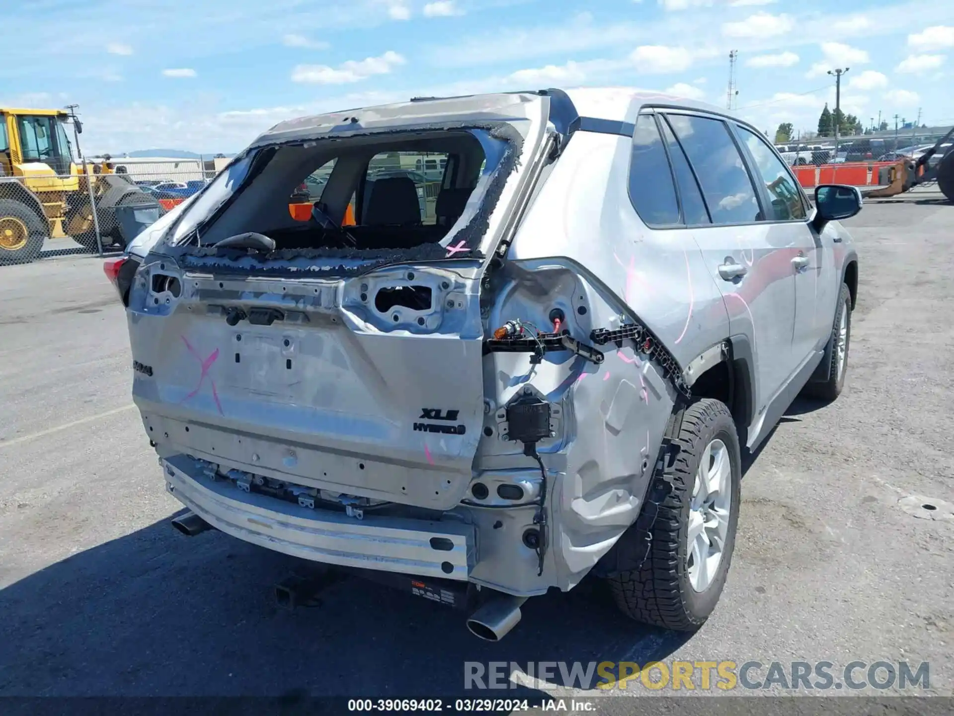 4 Photograph of a damaged car 4T3R6RFVXMU025731 TOYOTA RAV4 2021