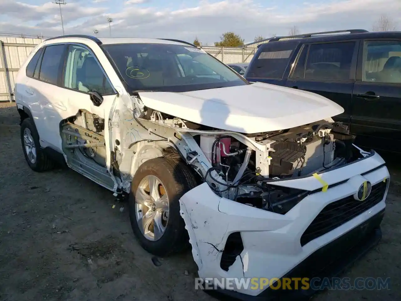 1 Photograph of a damaged car 4T3RWRFV2MU047013 TOYOTA RAV4 2021