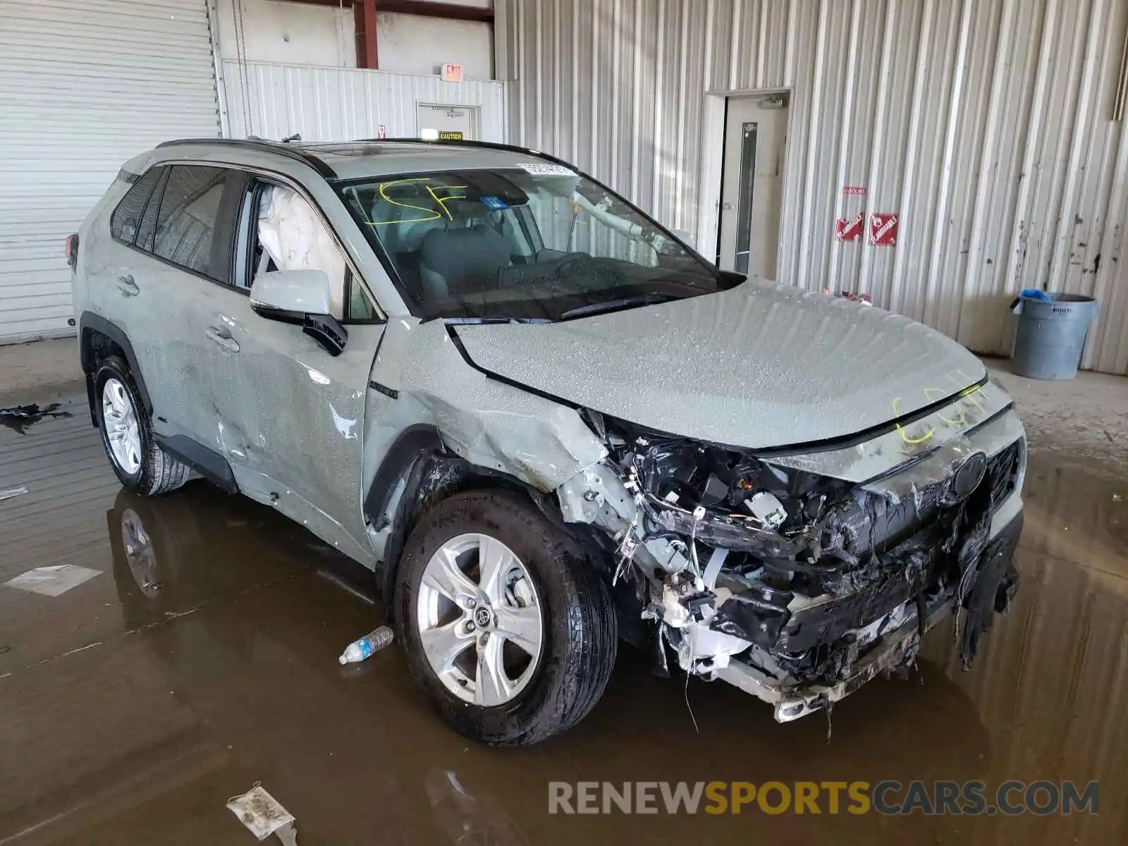 1 Photograph of a damaged car 4T3RWRFV4MU023411 TOYOTA RAV4 2021