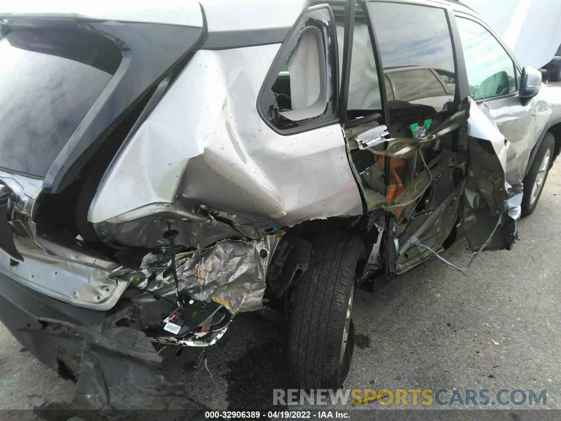 4 Photograph of a damaged car 4T3RWRFV4MU045649 TOYOTA RAV4 2021