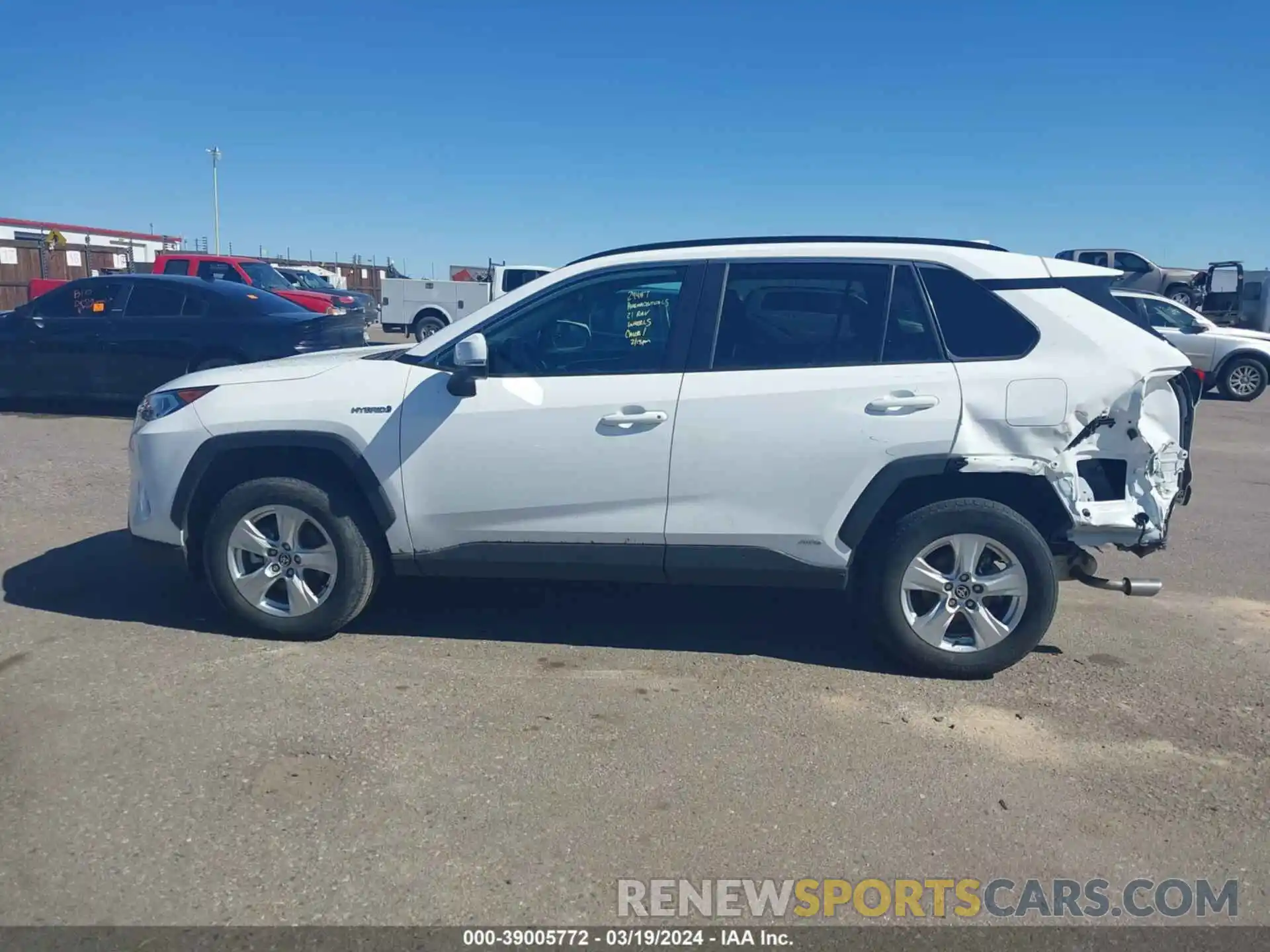 14 Photograph of a damaged car 4T3RWRFV6MU023331 TOYOTA RAV4 2021