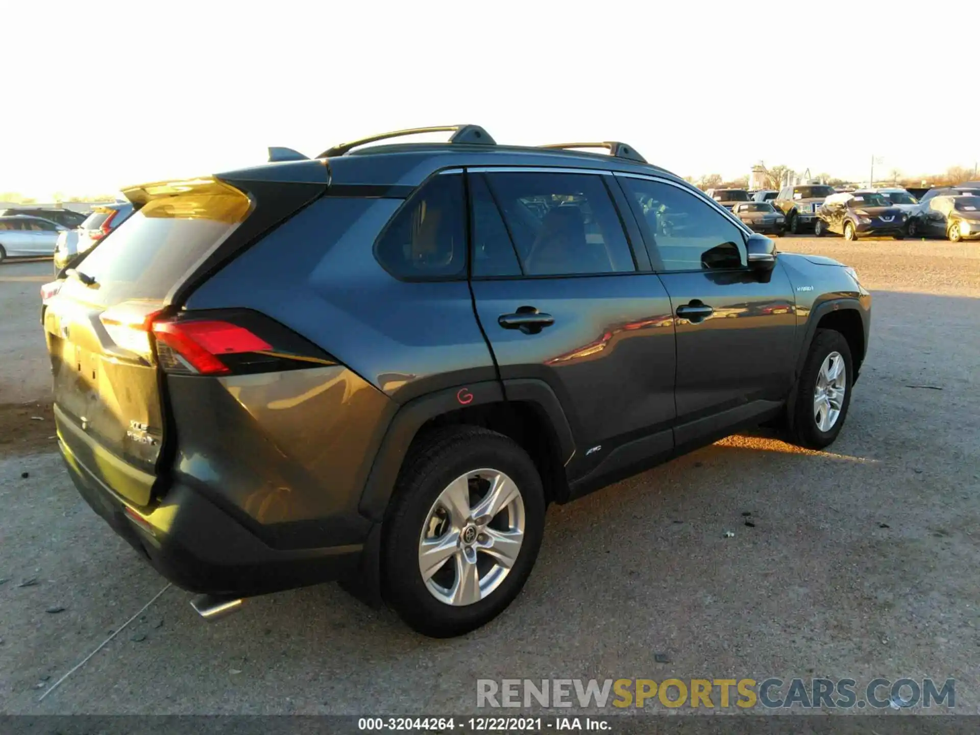 4 Photograph of a damaged car 4T3RWRFV7MU041000 TOYOTA RAV4 2021