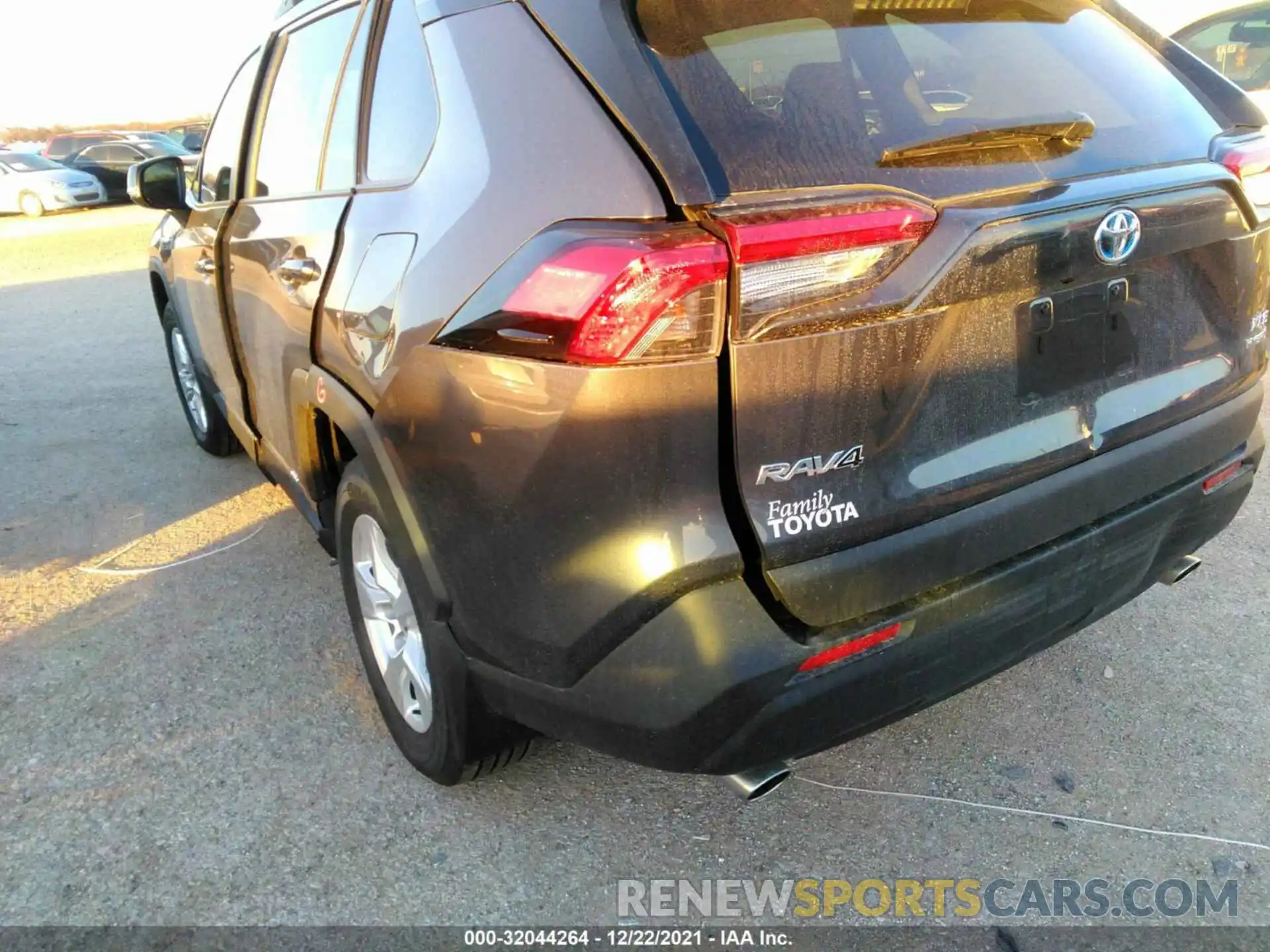 6 Photograph of a damaged car 4T3RWRFV7MU041000 TOYOTA RAV4 2021