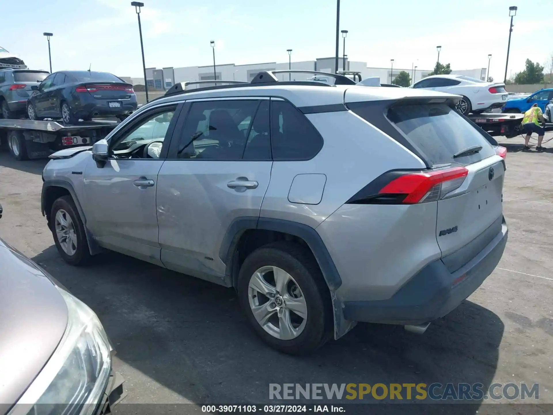 15 Photograph of a damaged car 4T3RWRFVXMU013031 TOYOTA RAV4 2021