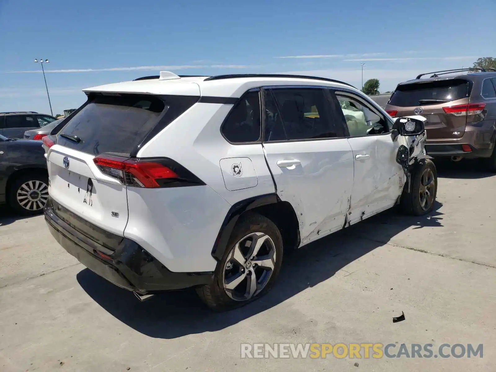 4 Photograph of a damaged car JTMAB3FV0MD002493 TOYOTA RAV4 2021