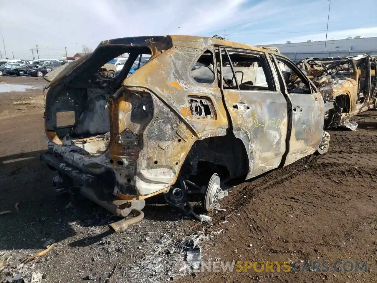 4 Photograph of a damaged car JTMAB3FV3MD030434 TOYOTA RAV4 2021