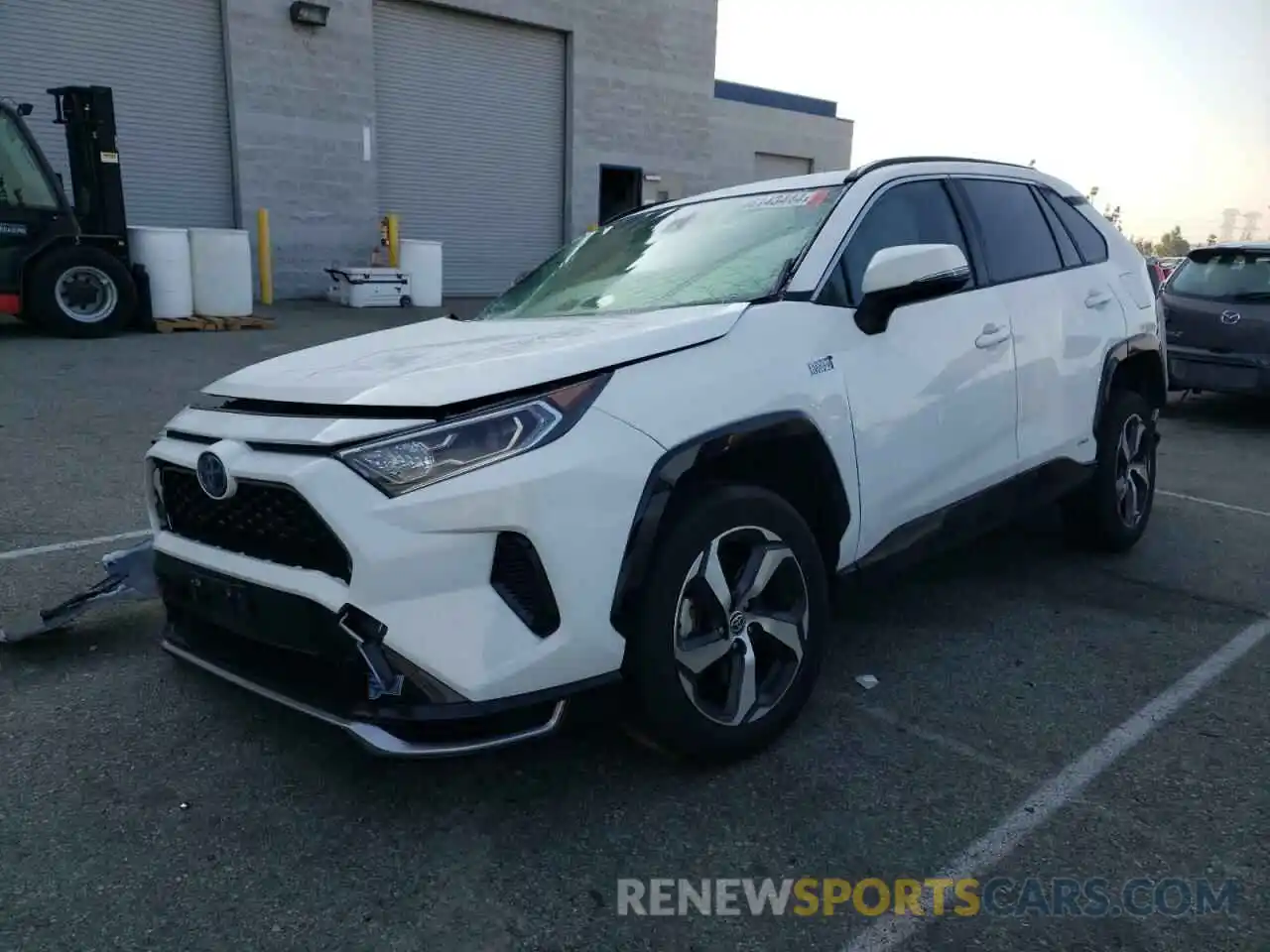 1 Photograph of a damaged car JTMAB3FV4MD033861 TOYOTA RAV4 2021